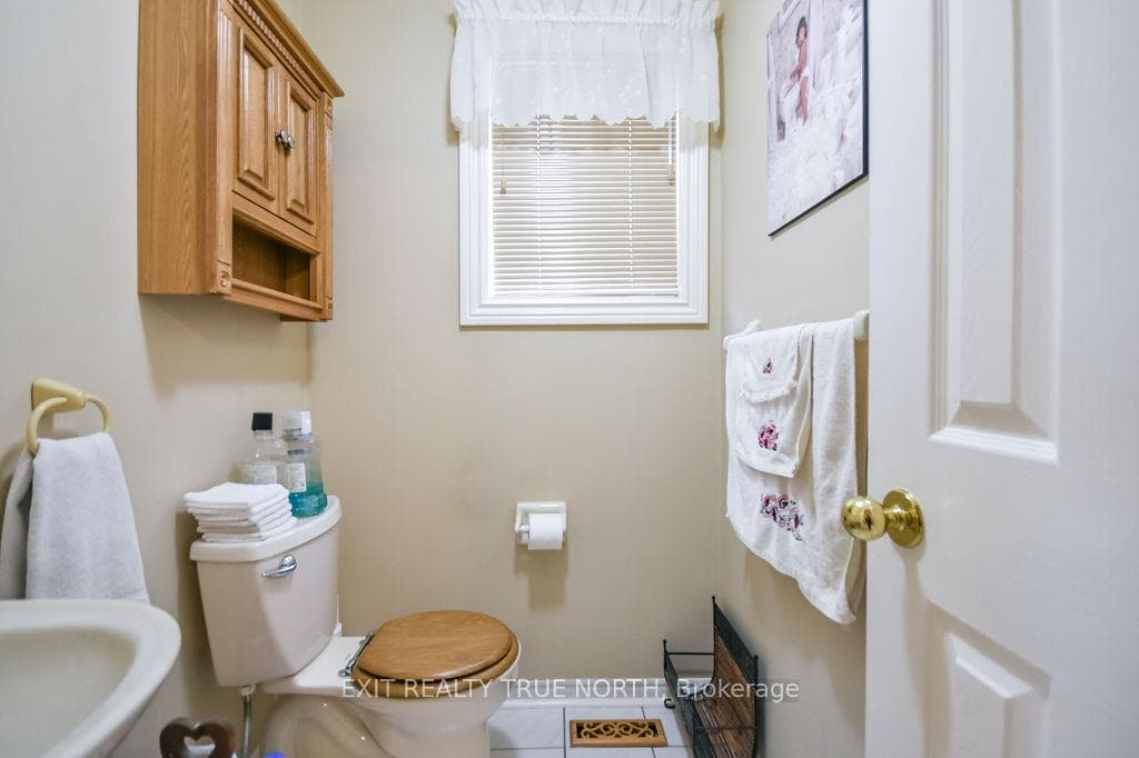 53 Etherington Crescent photo 15
