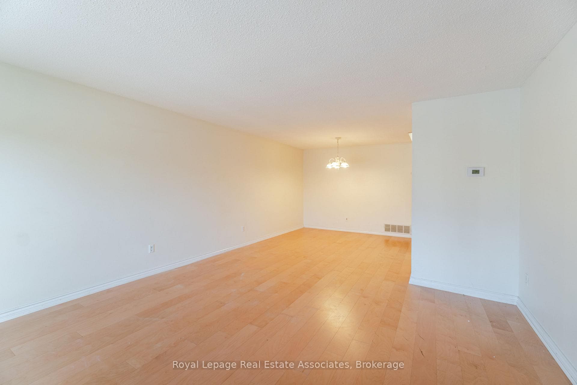 3301 Tallmast Crescent photo 9