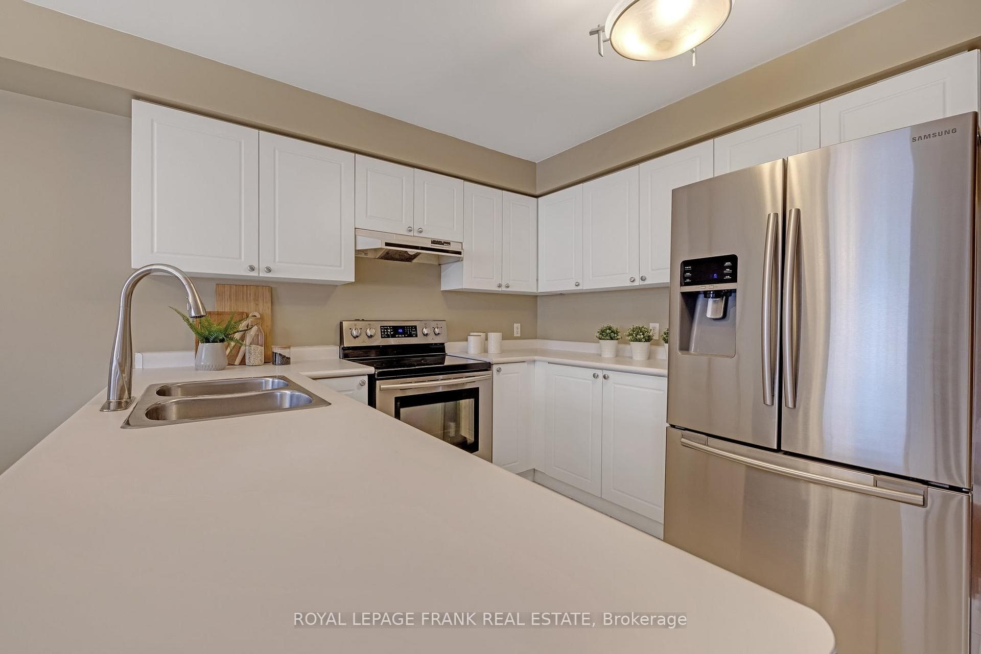 929 Glenbourne Court photo 26