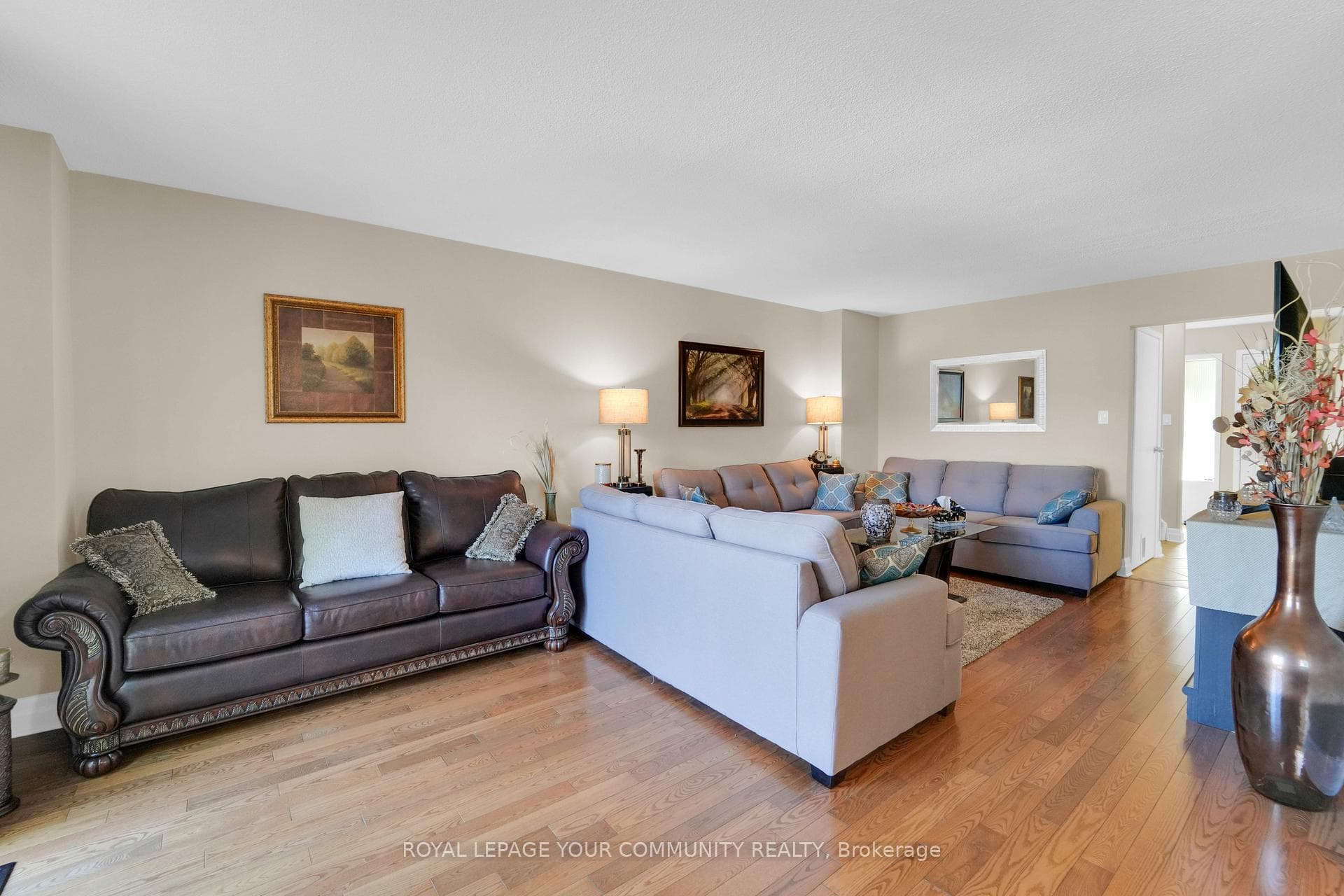 249 Collings Avenue photo 13