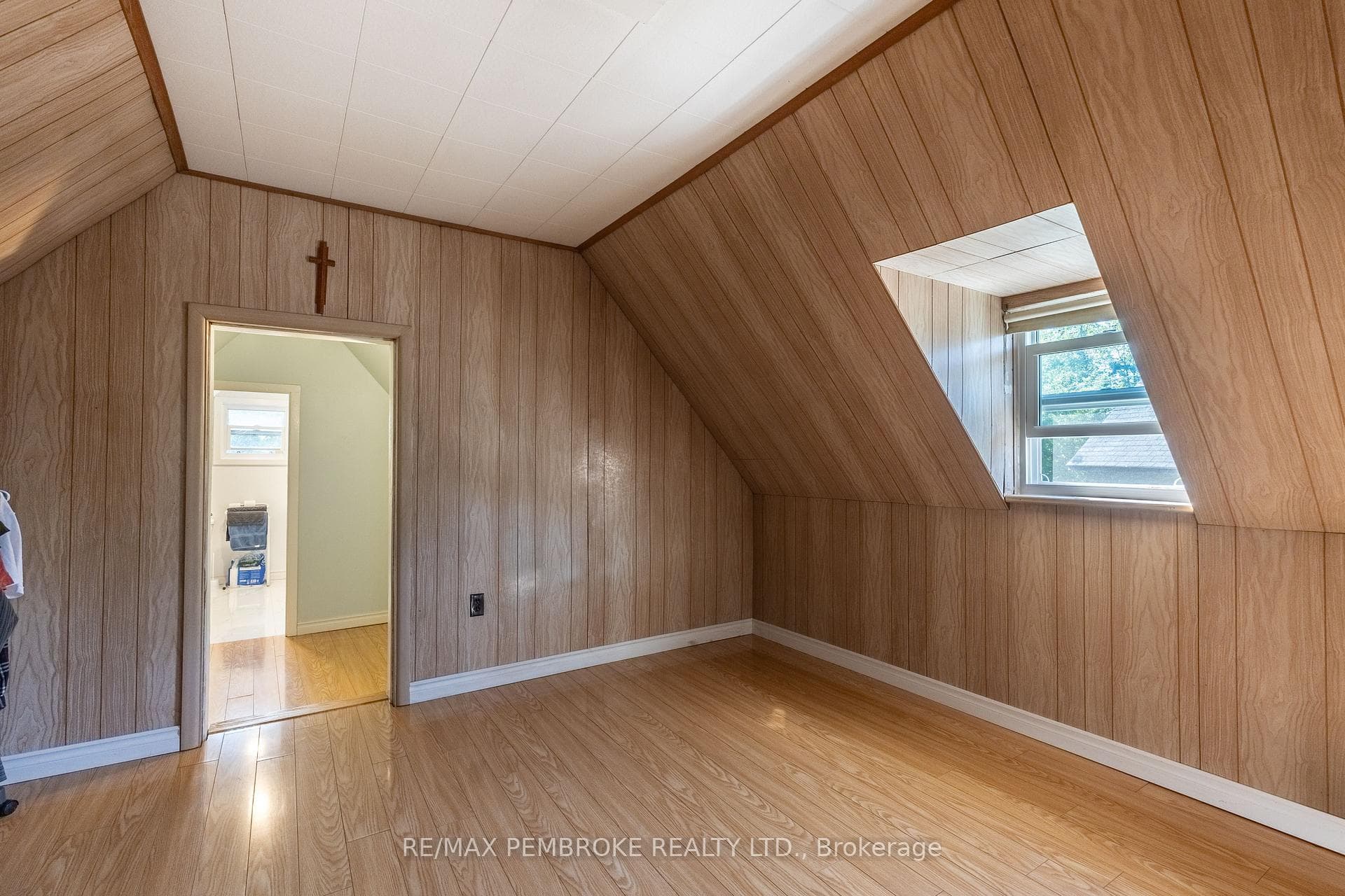 535 Moffat Street photo 17