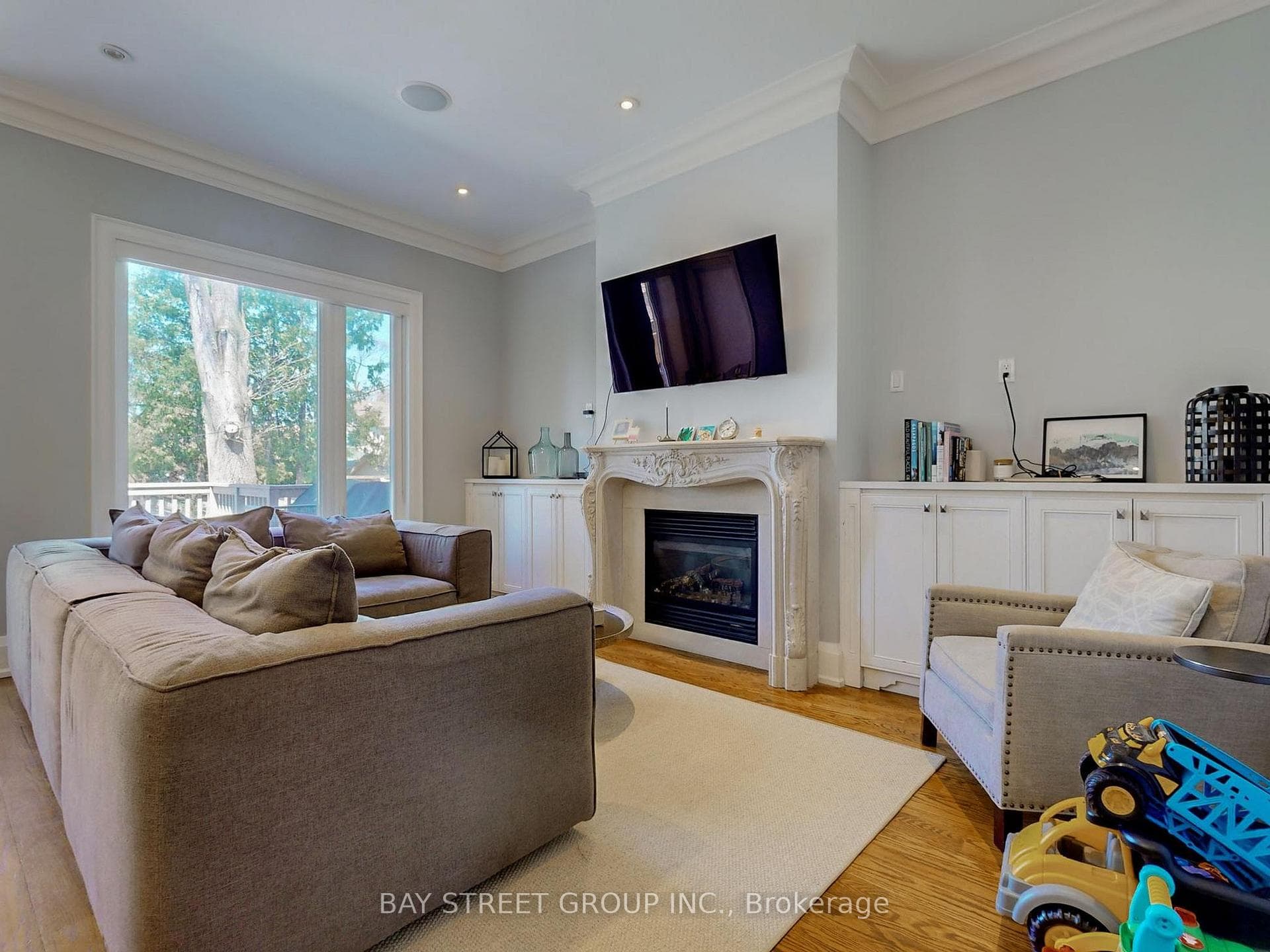 74 Vanderhoof Avenue photo 5