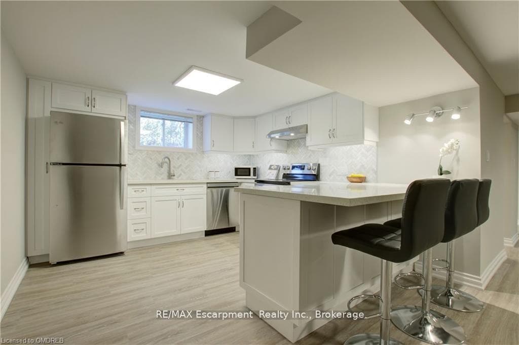 2093 Maplewood Drive Unit LOWER photo 29
