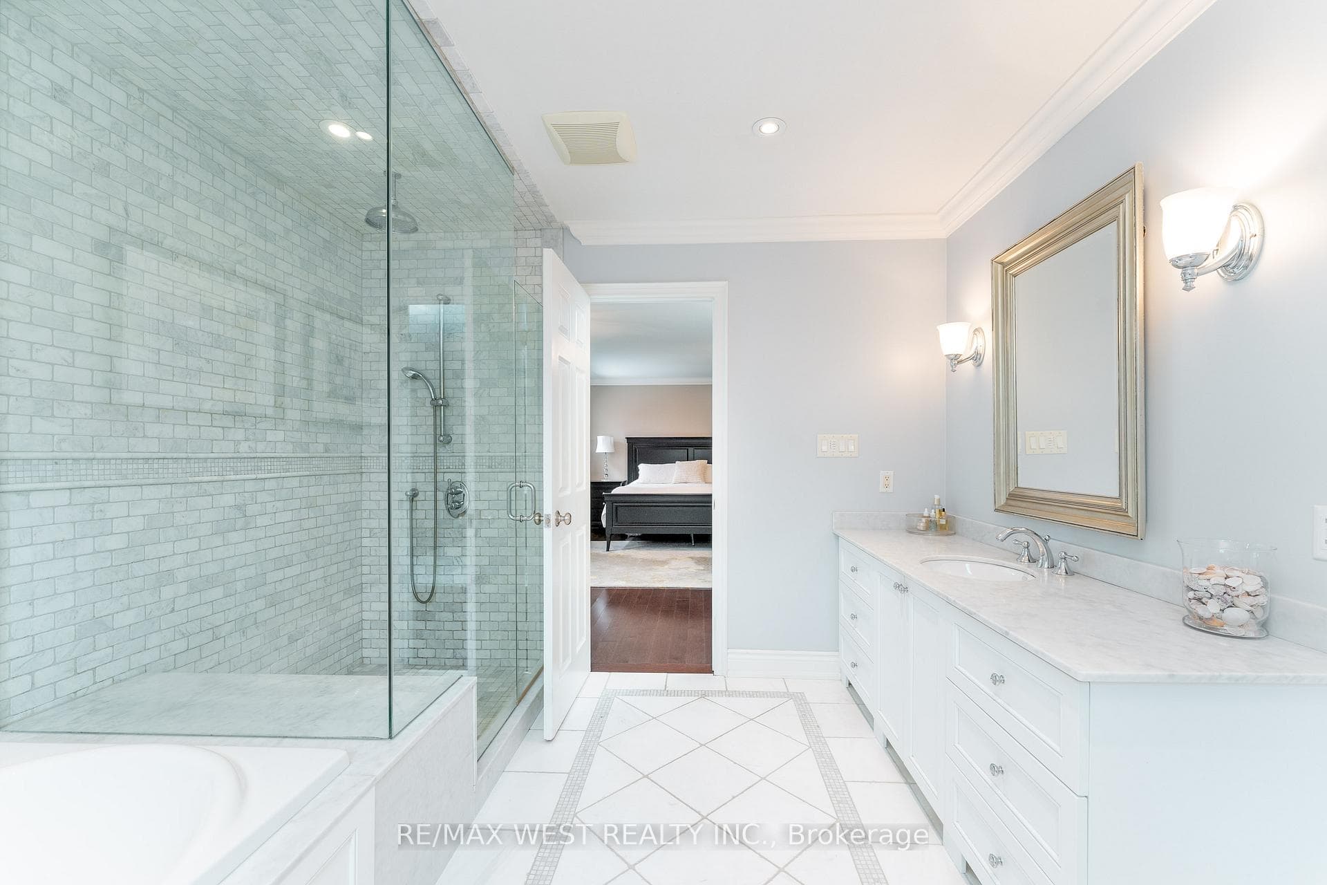 18 Harrowsmith Place photo 26