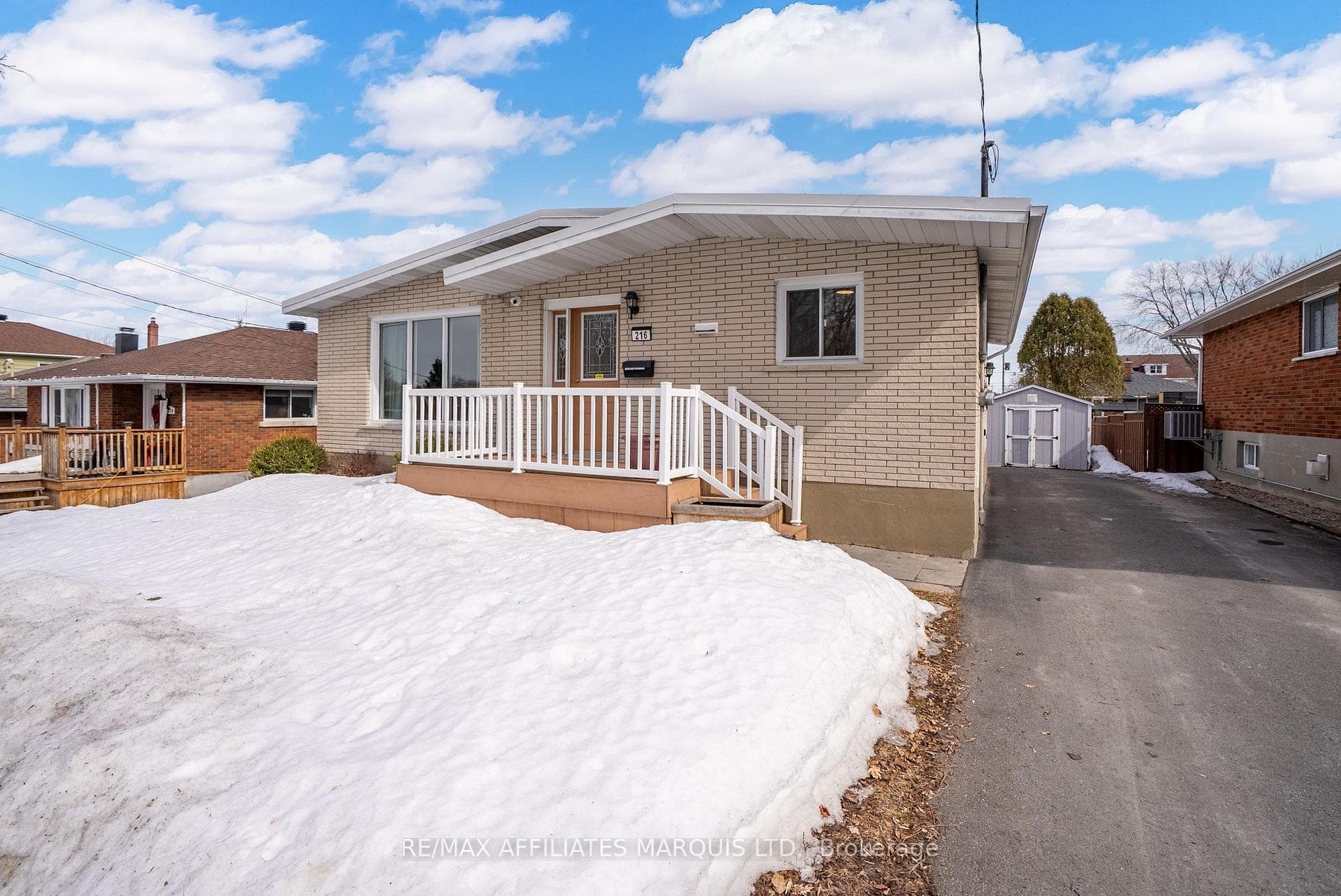 216 Jarvis Street photo 2