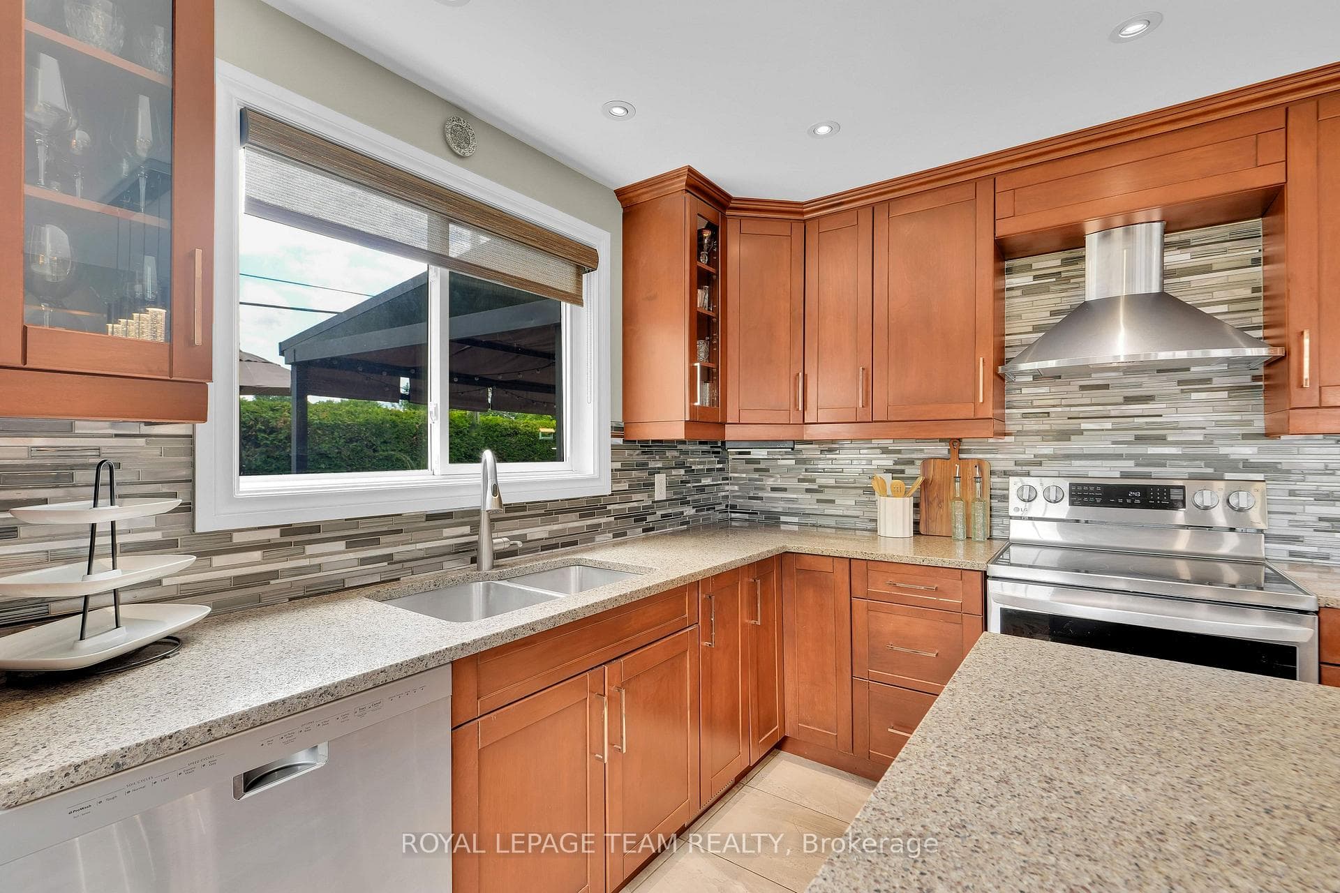 2250 Urbandale Drive photo 17