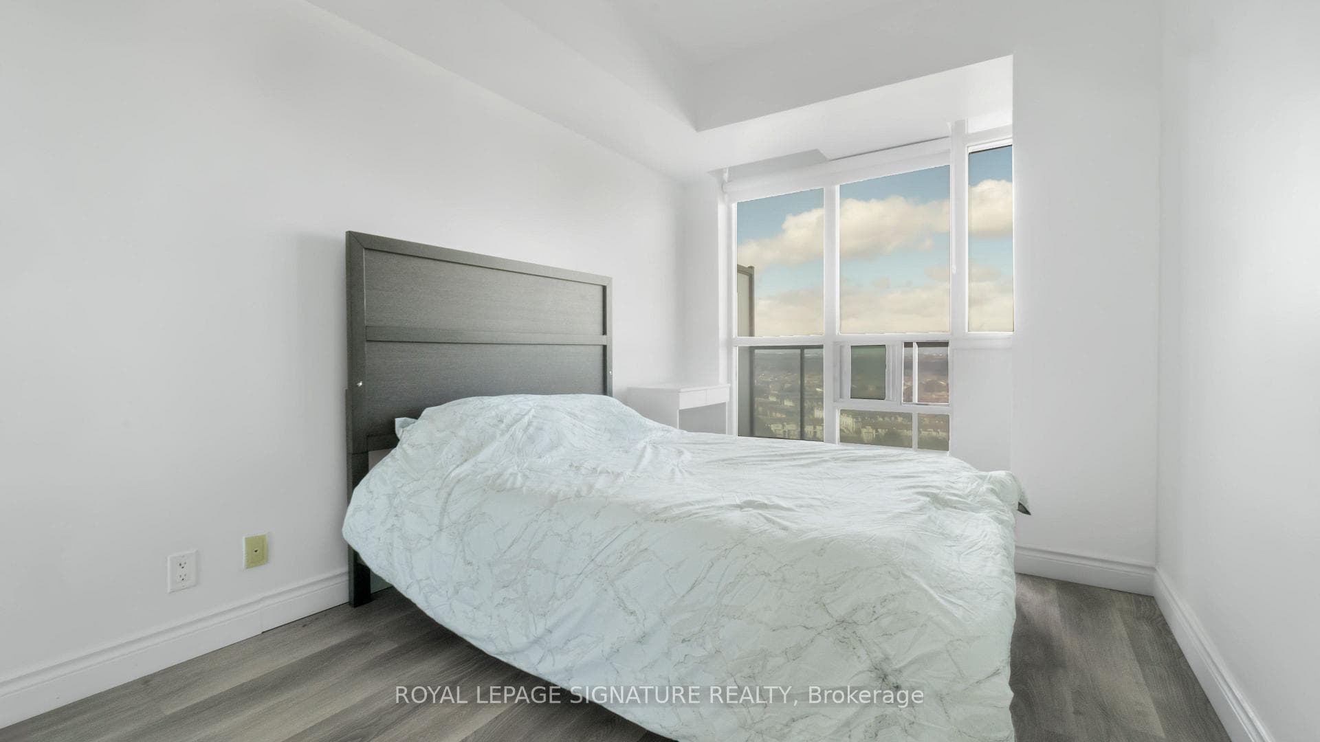 90 Absolute Avenue Unit 1701 photo 18