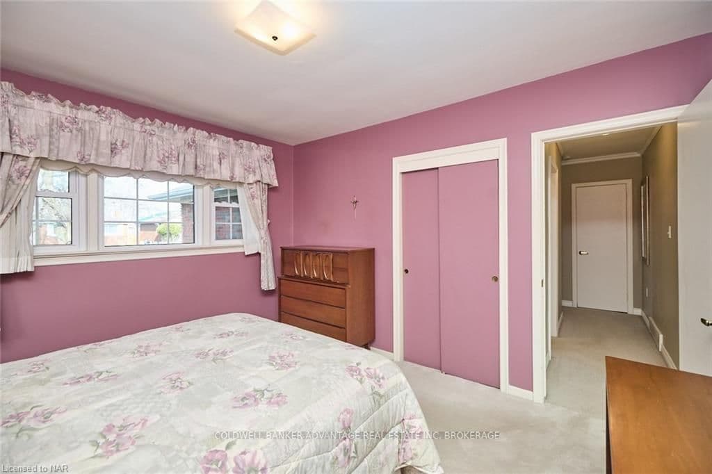 14 WOODCROFT Crescent photo 18