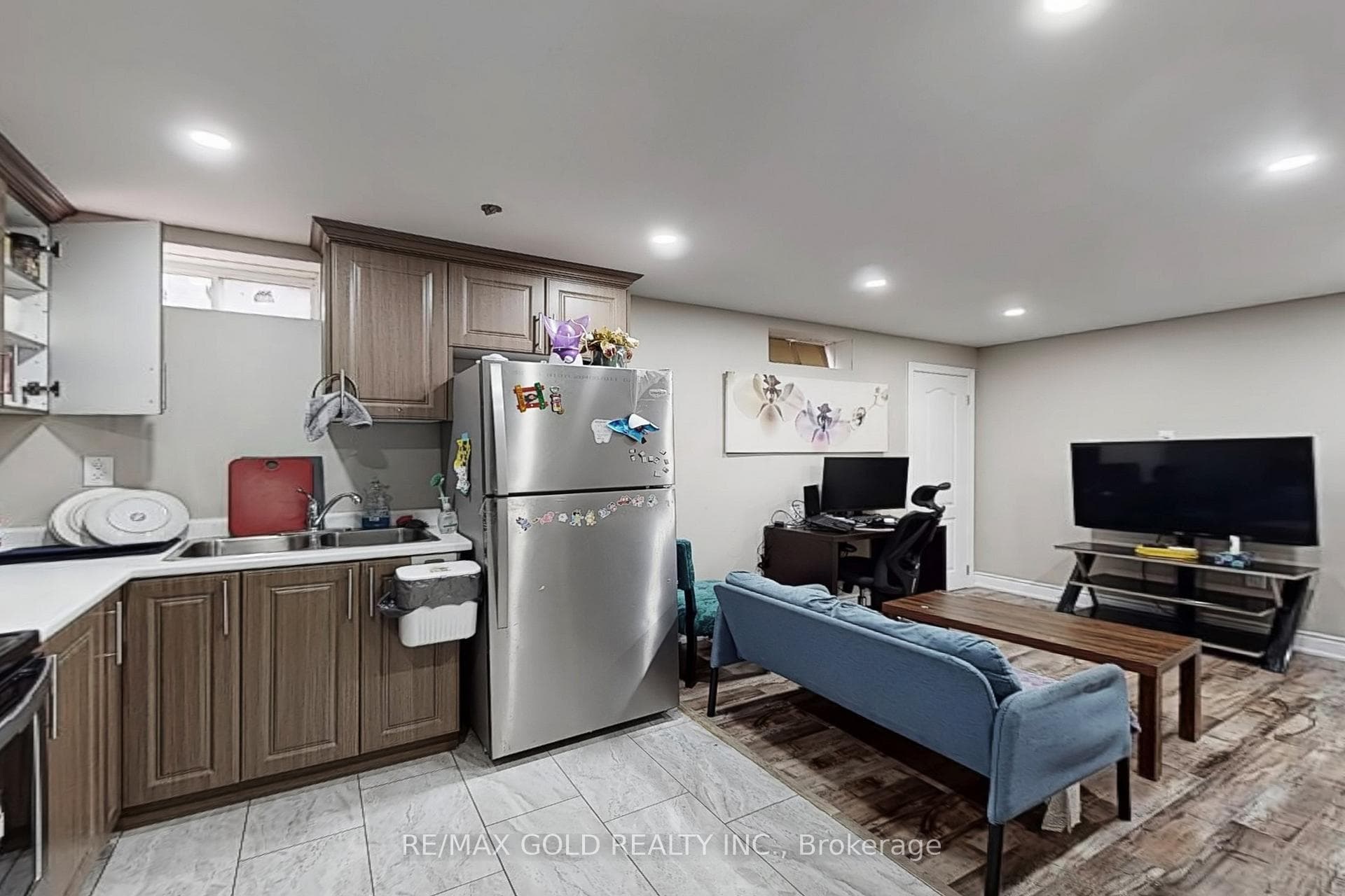 933 Raftis Crescent photo 31