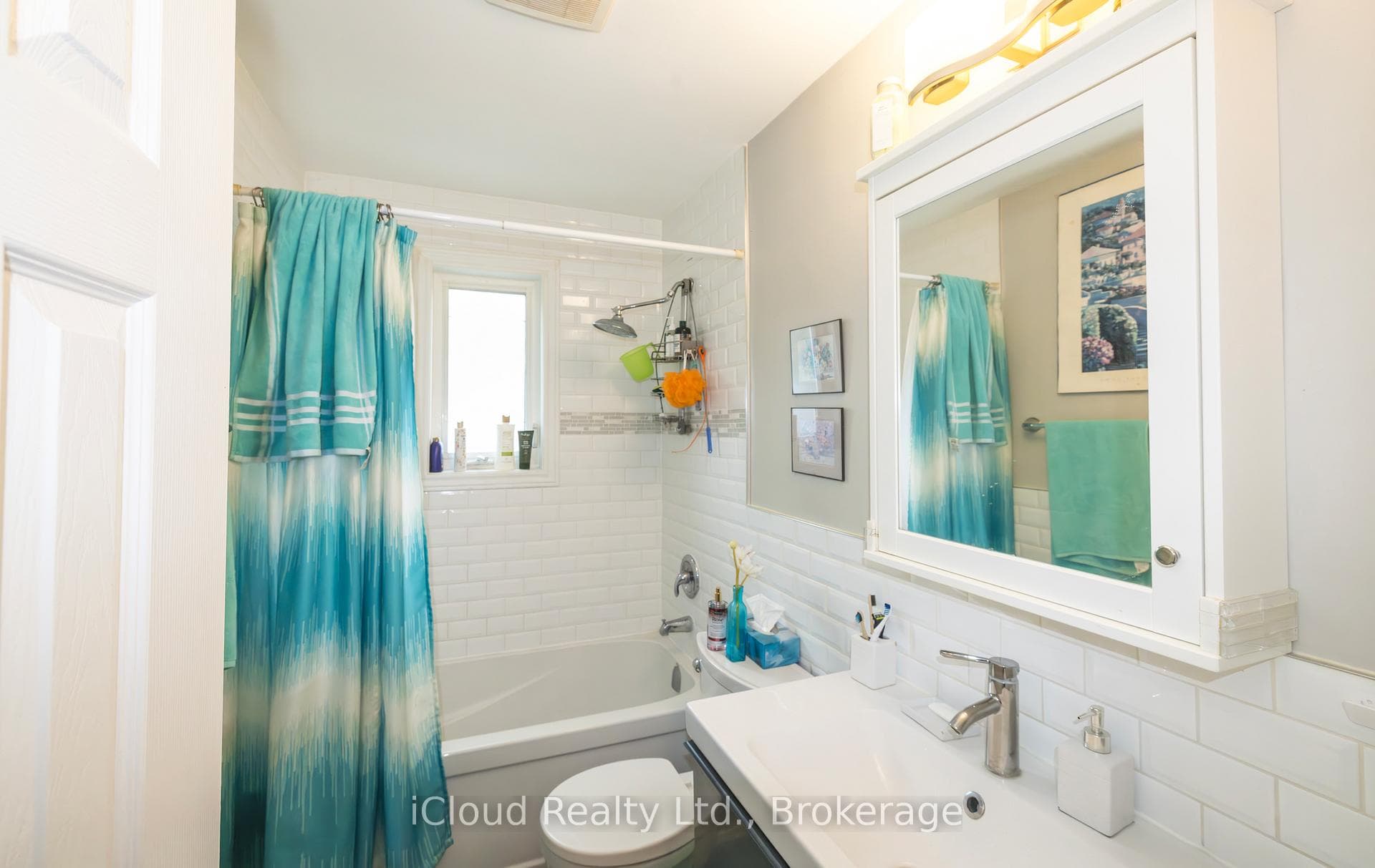 Upper Level 4 pc. Bathroom