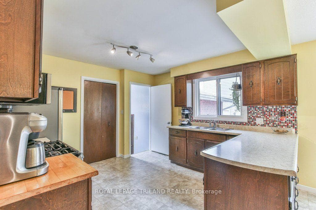 425 QUEEN Street photo 10