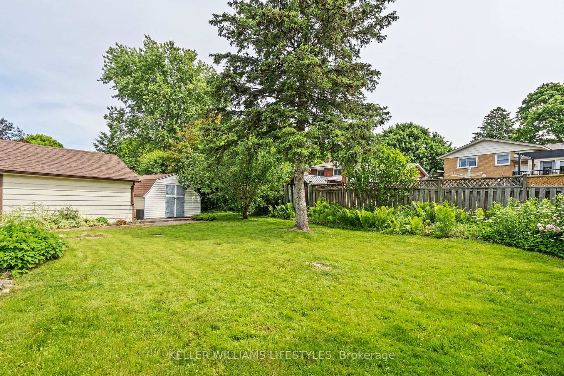 76 Amy Crescent photo 34