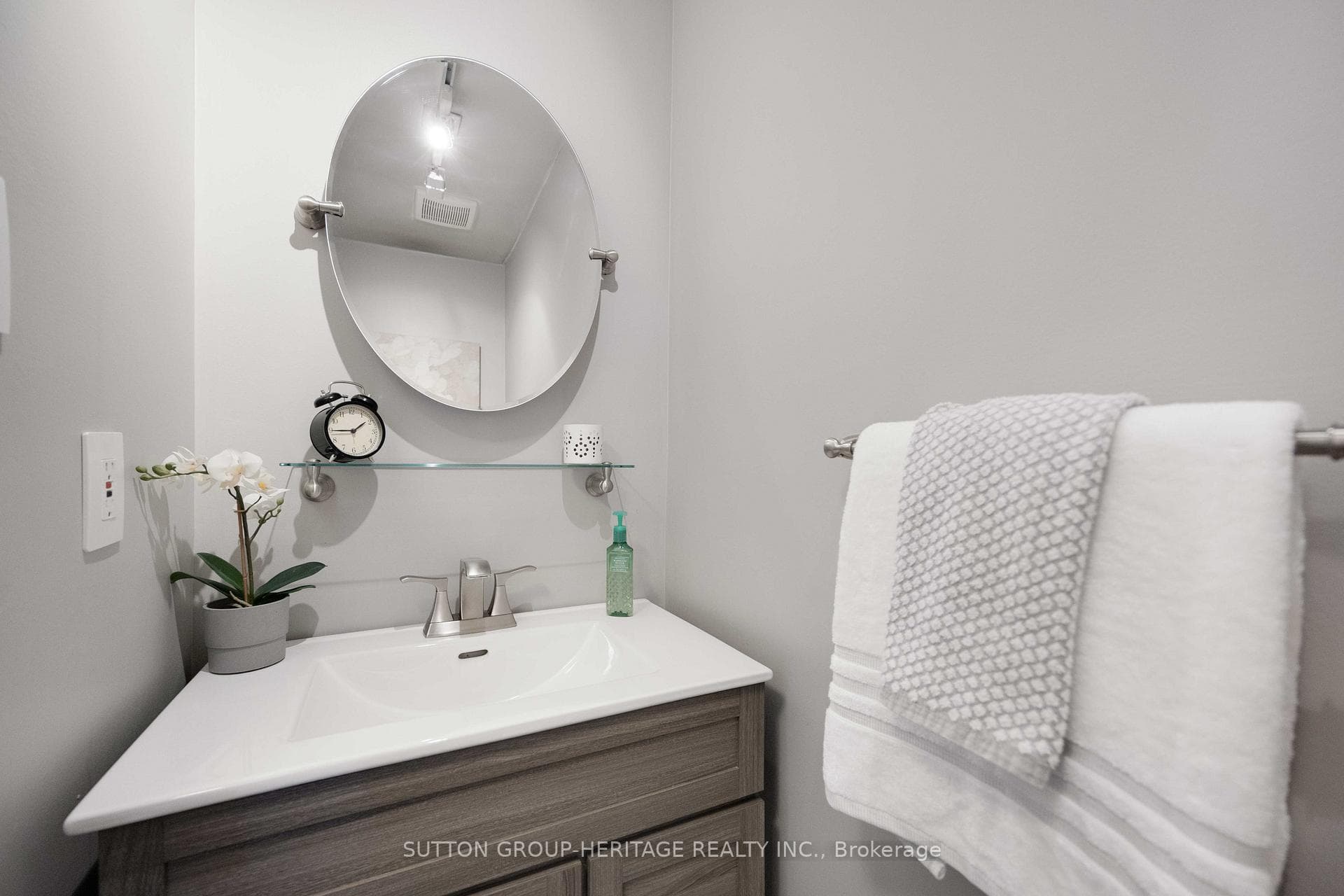 93 Thorp Crescent photo 13