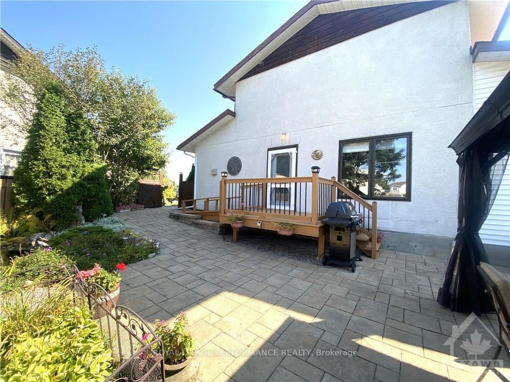 10 NESTOW Drive photo 22