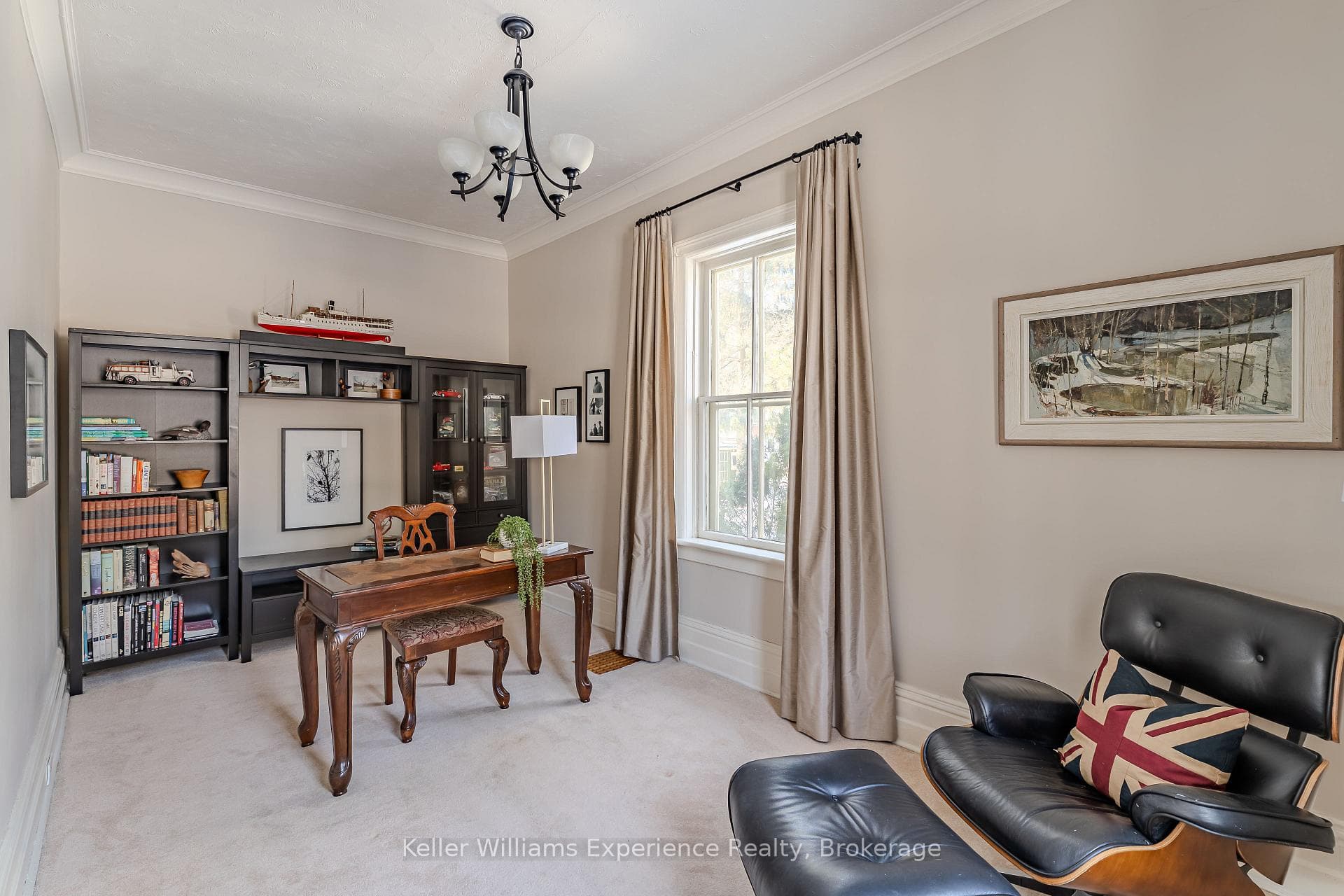 A study offers a refined space for work or reading