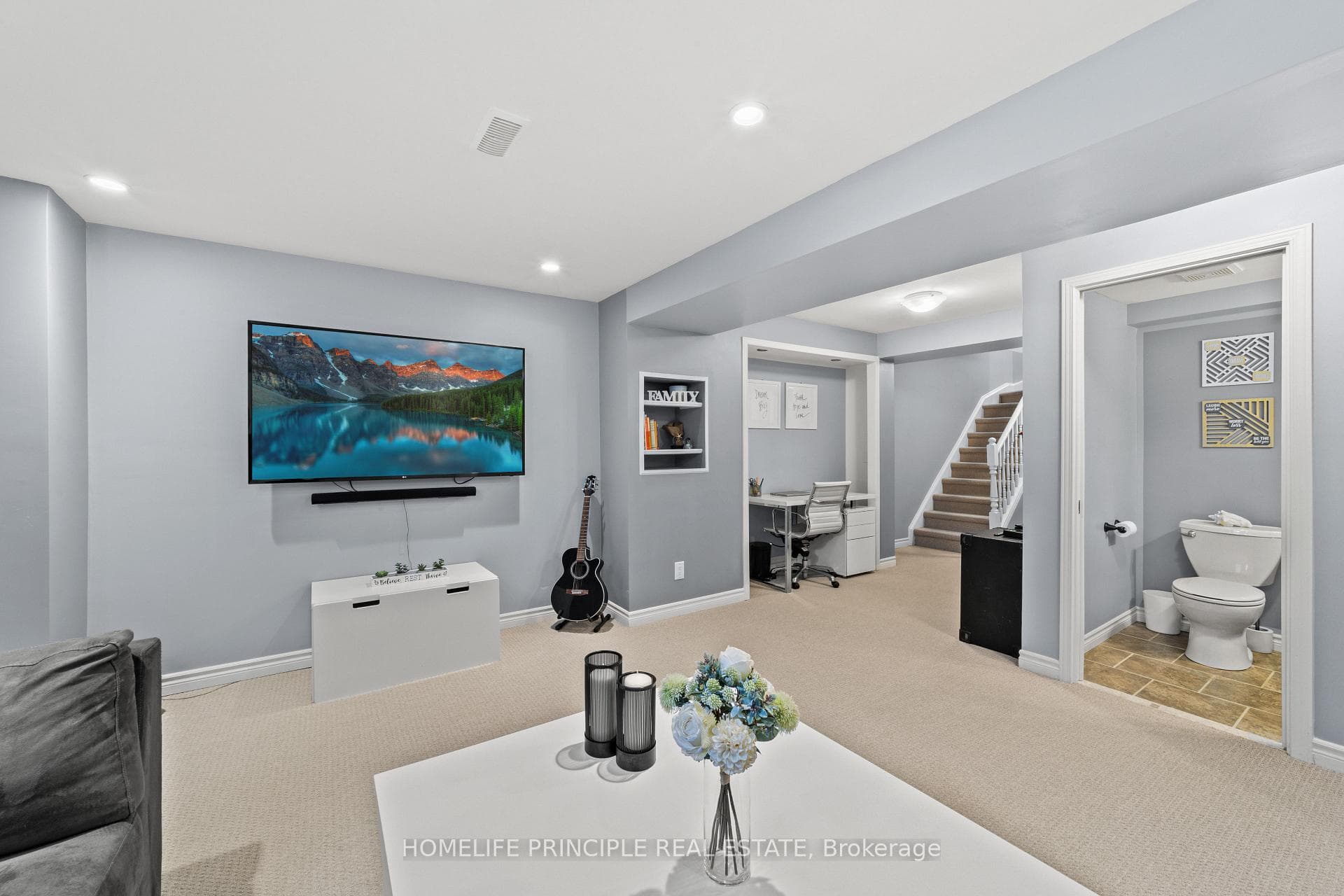 98 Oceanpearl Crescent photo 33