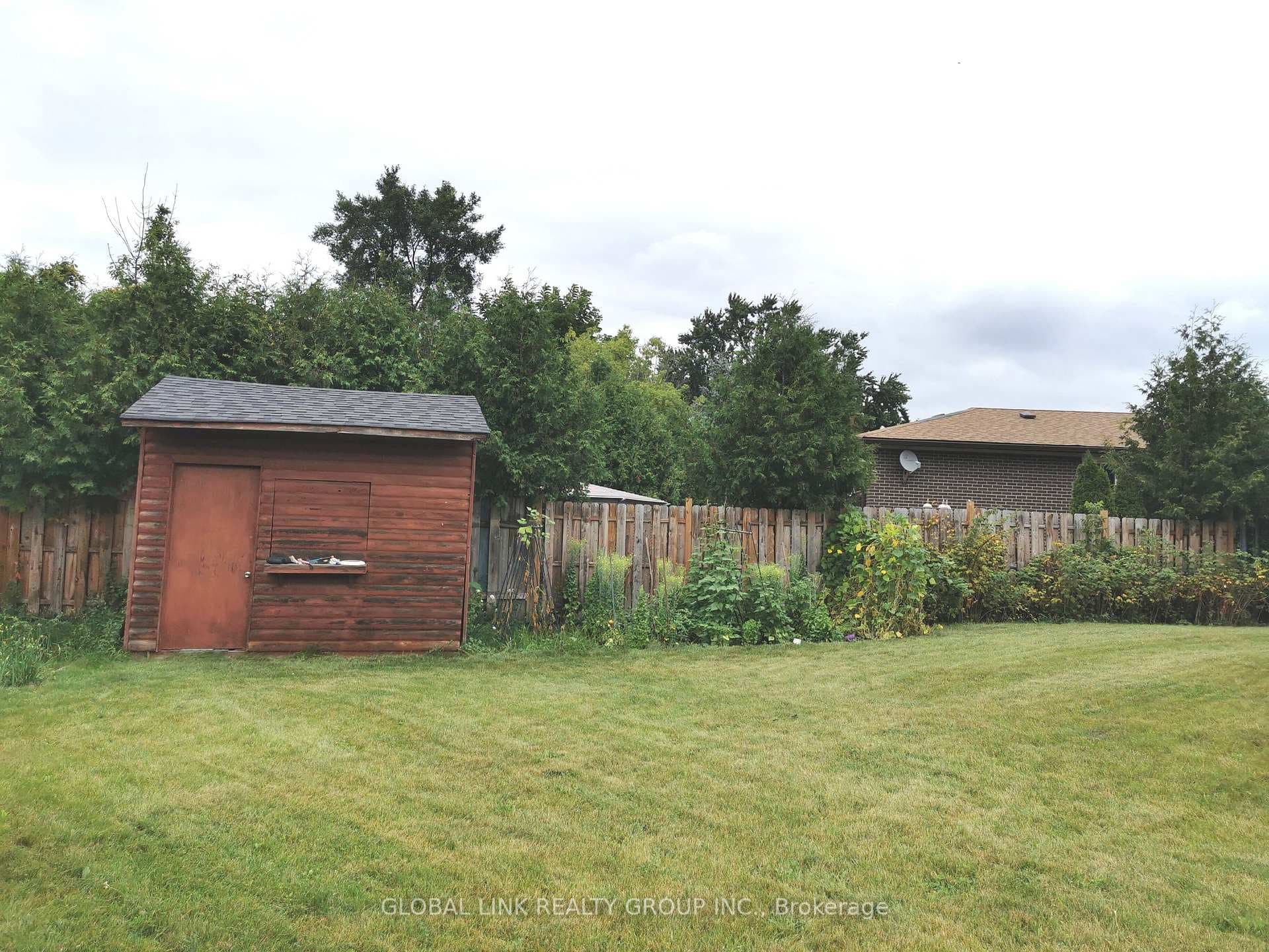 1225 Verhoeven Court photo 23