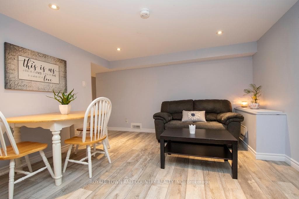 29 Maple Crescent photo 26
