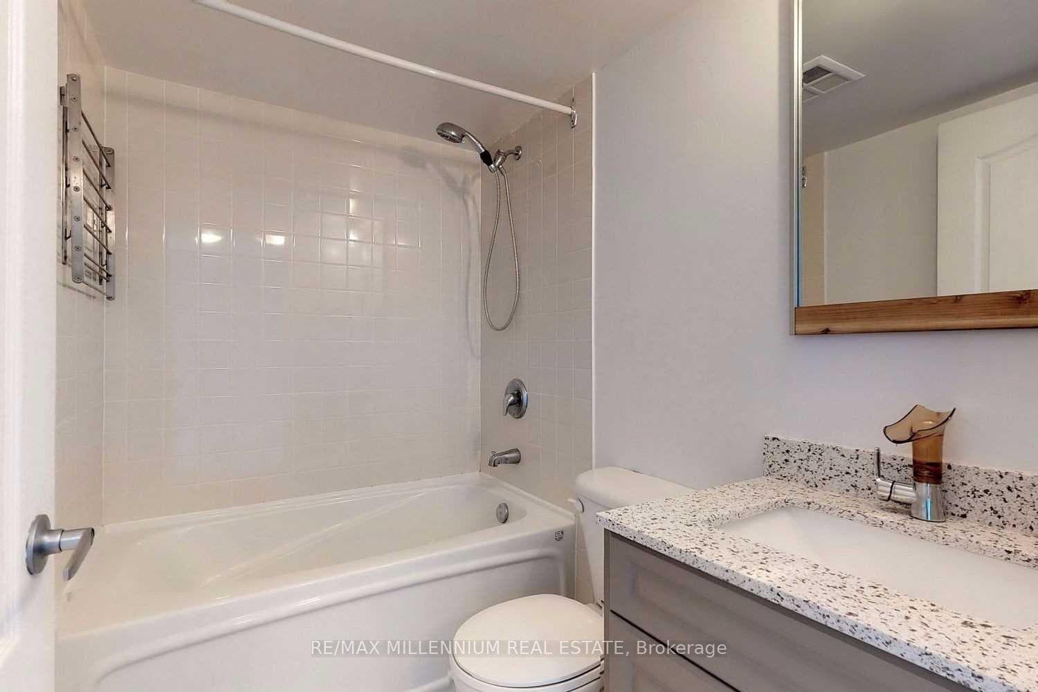 38 Lee Centre Drive Unit 2915 photo 4