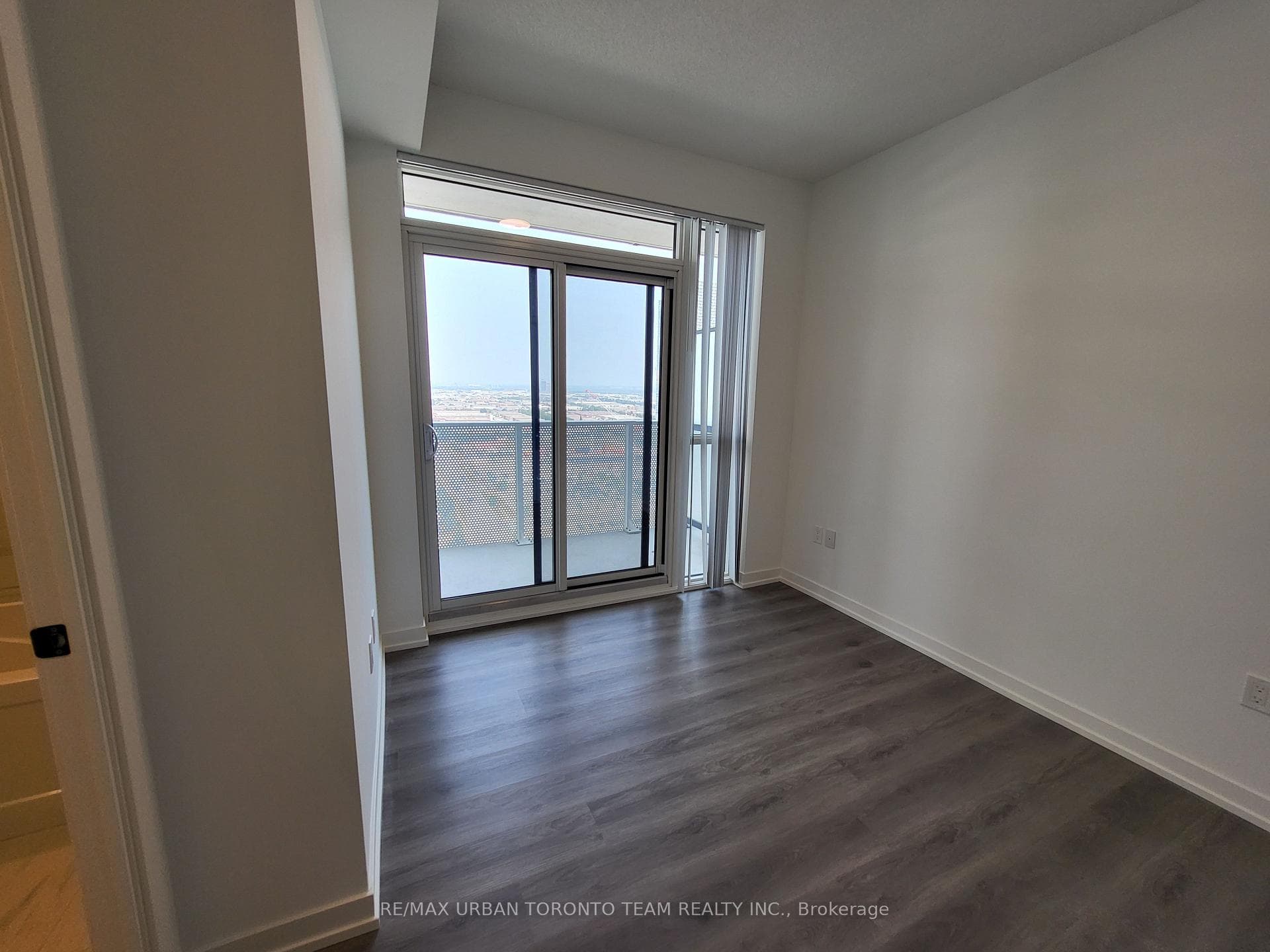 28 Interchange Way Unit 2703 photo 10