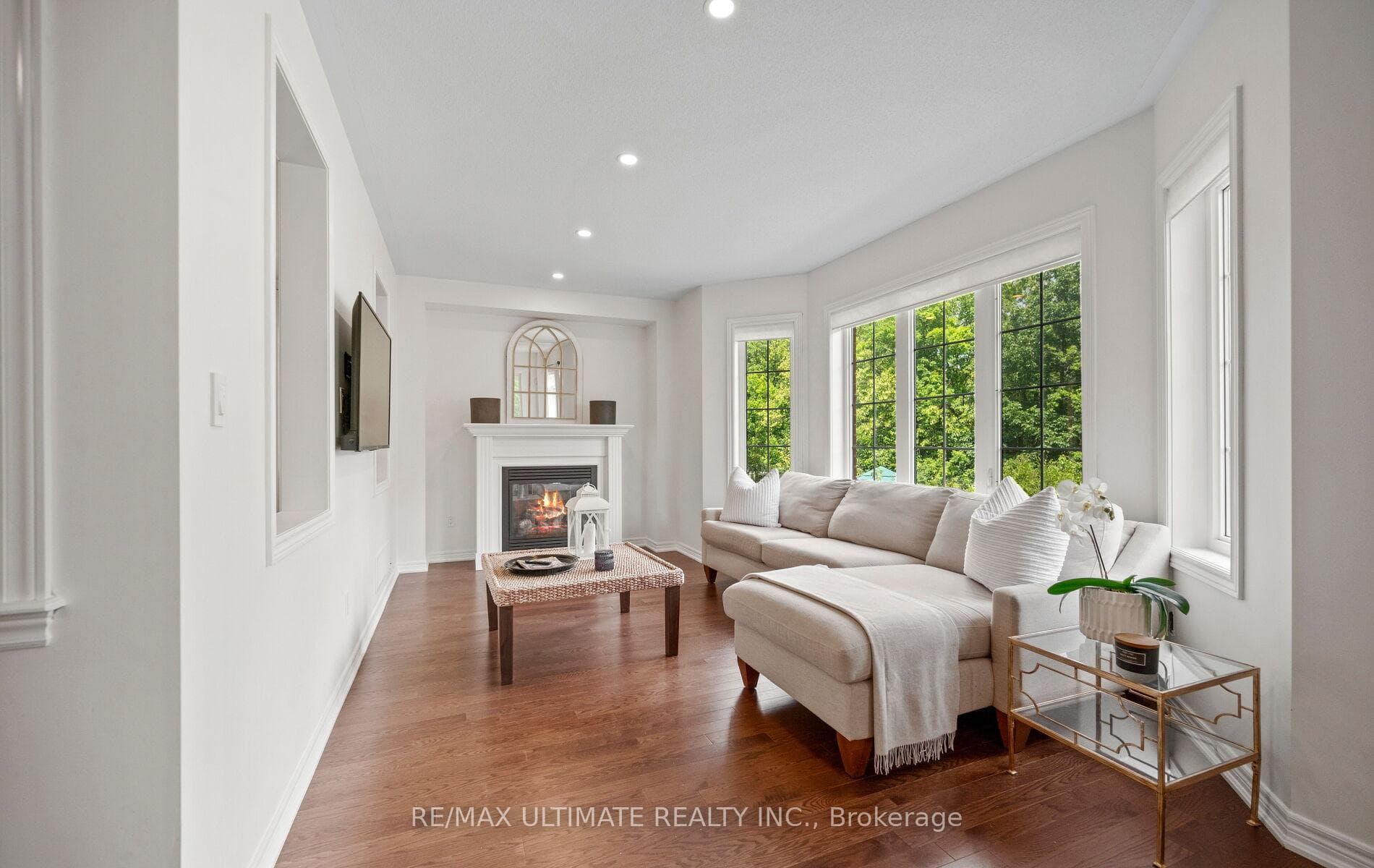 637 Wettlaufer Terrace photo 6