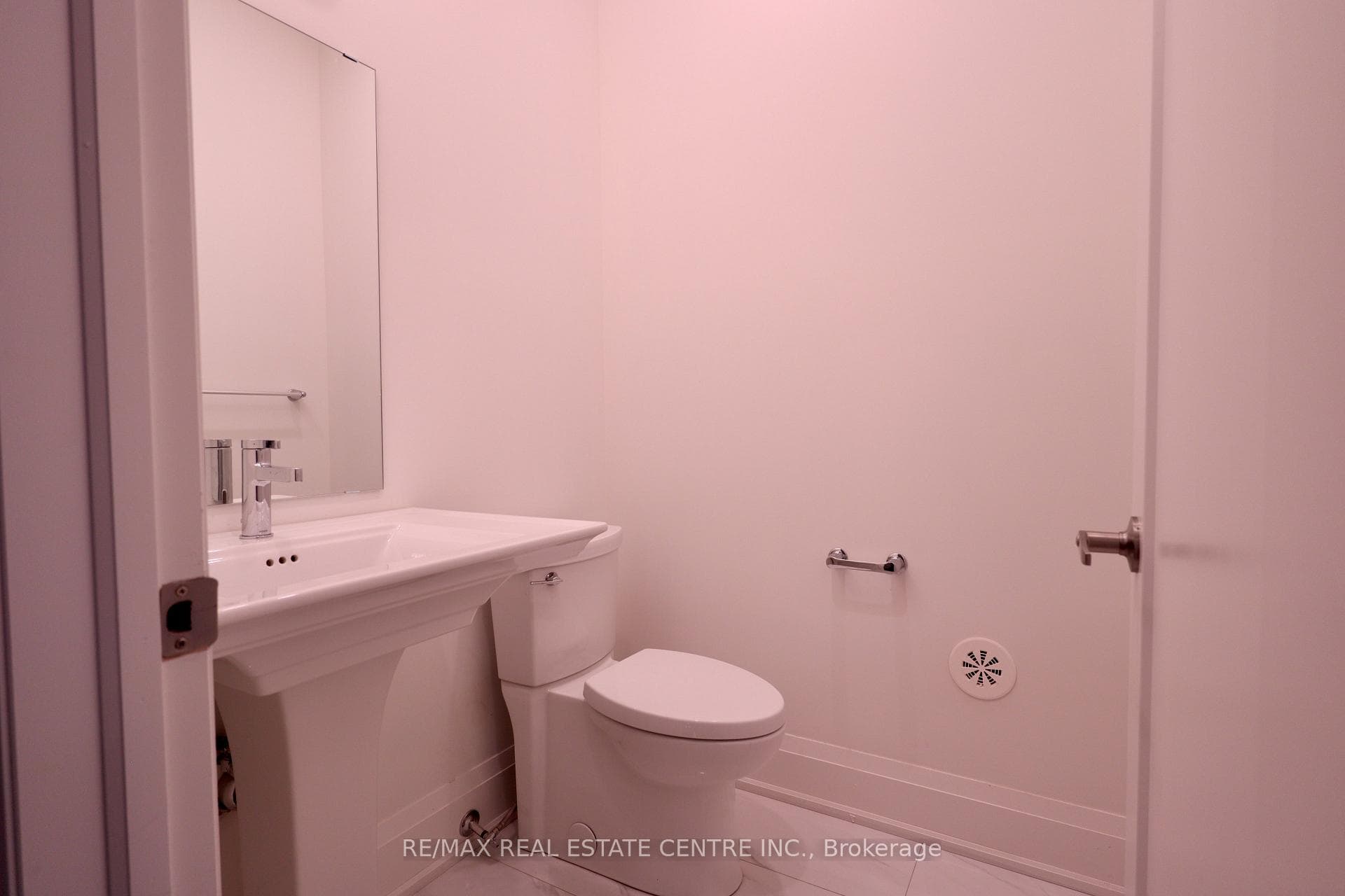 3298 Taha Gardens photo 21