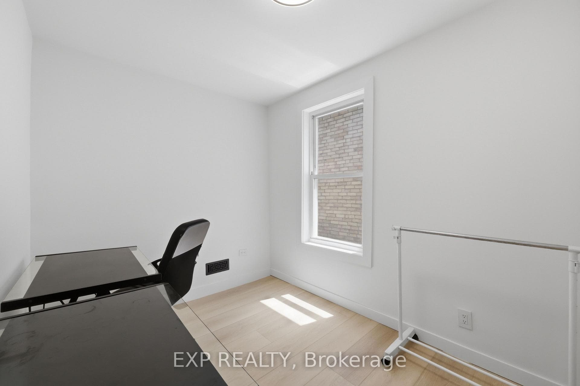 571 Elizabeth Street photo 21