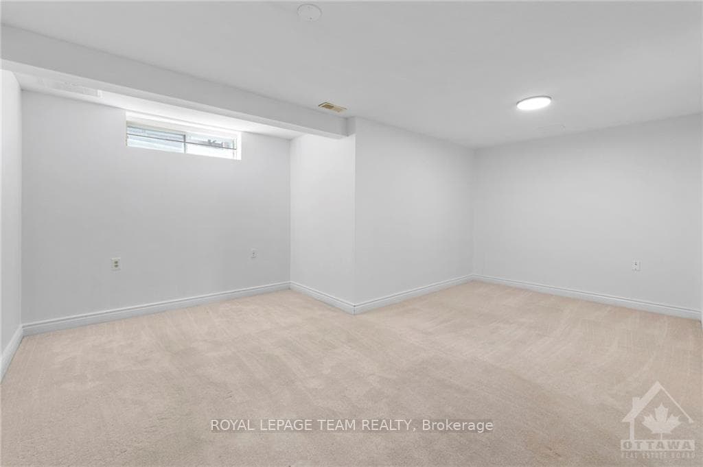 1565 MARLEY Crescent photo 26