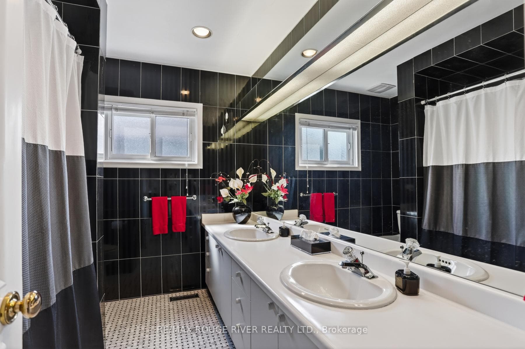 250 Ridgewood Road photo 18