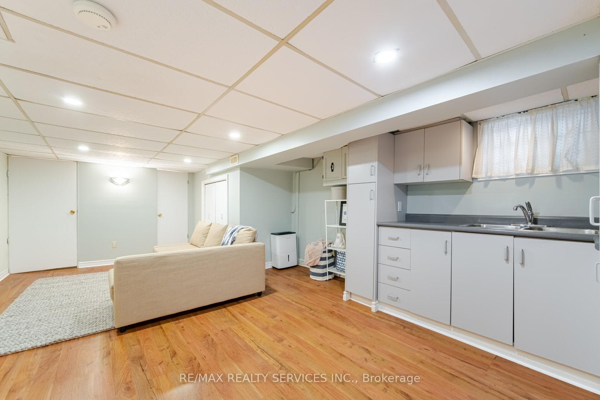 671 Milverton Boulevard photo 27