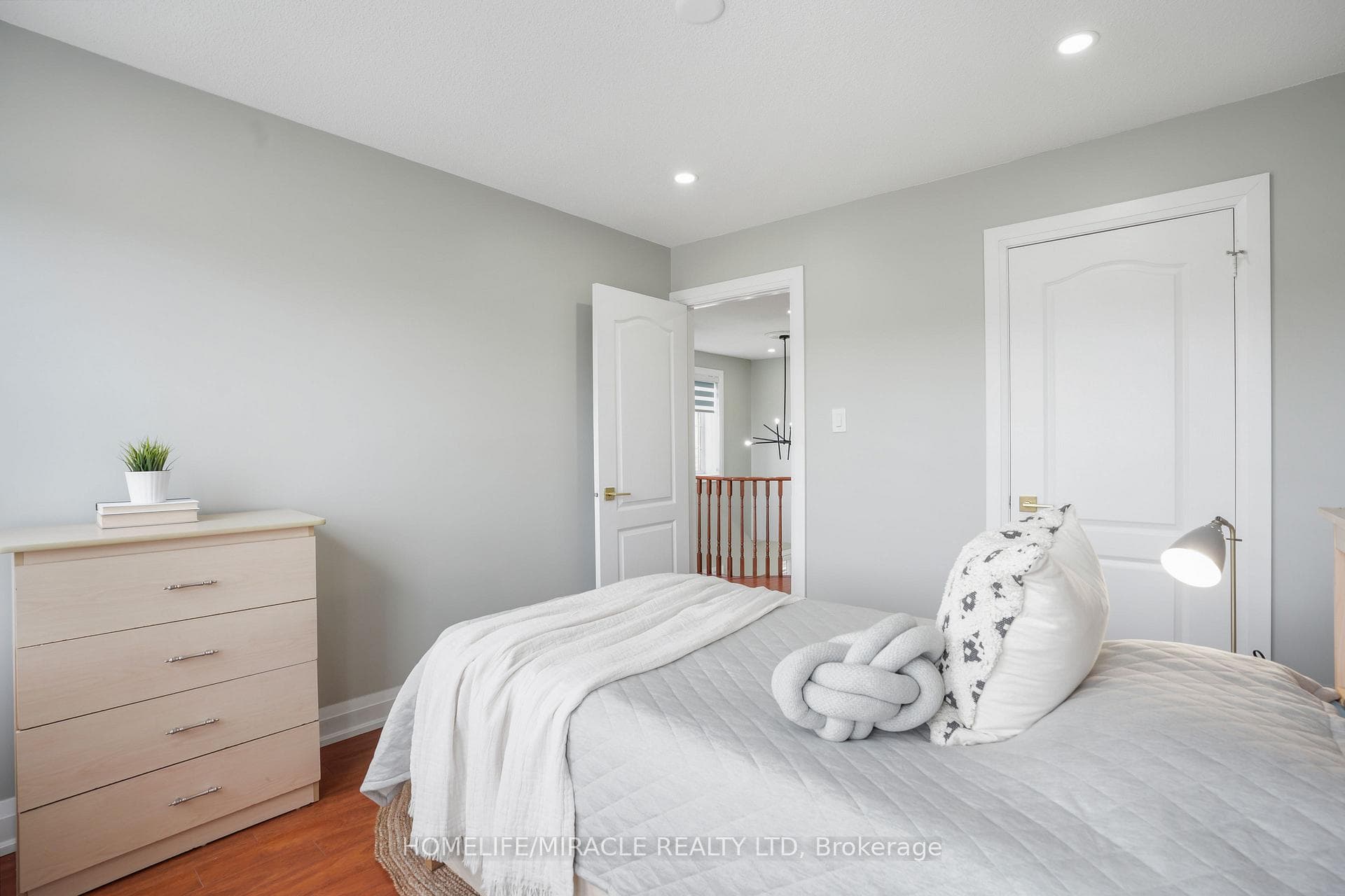53 Thoroughbred Boulevard photo 20