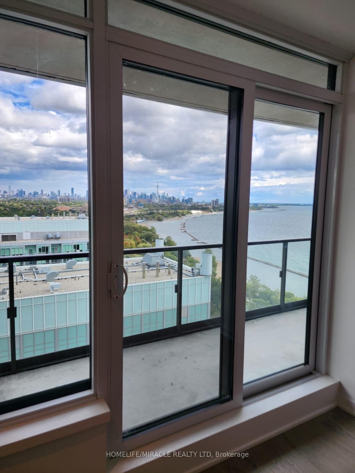 1926 Lakeshore Boulevard Unit 2805 photo 6