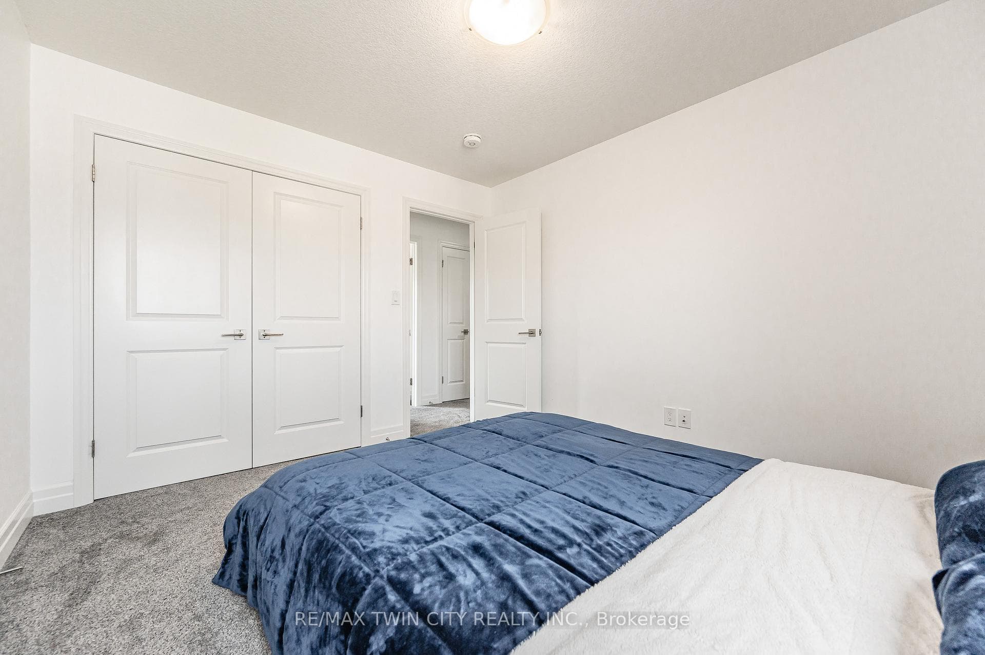 136 Village Road photo 32