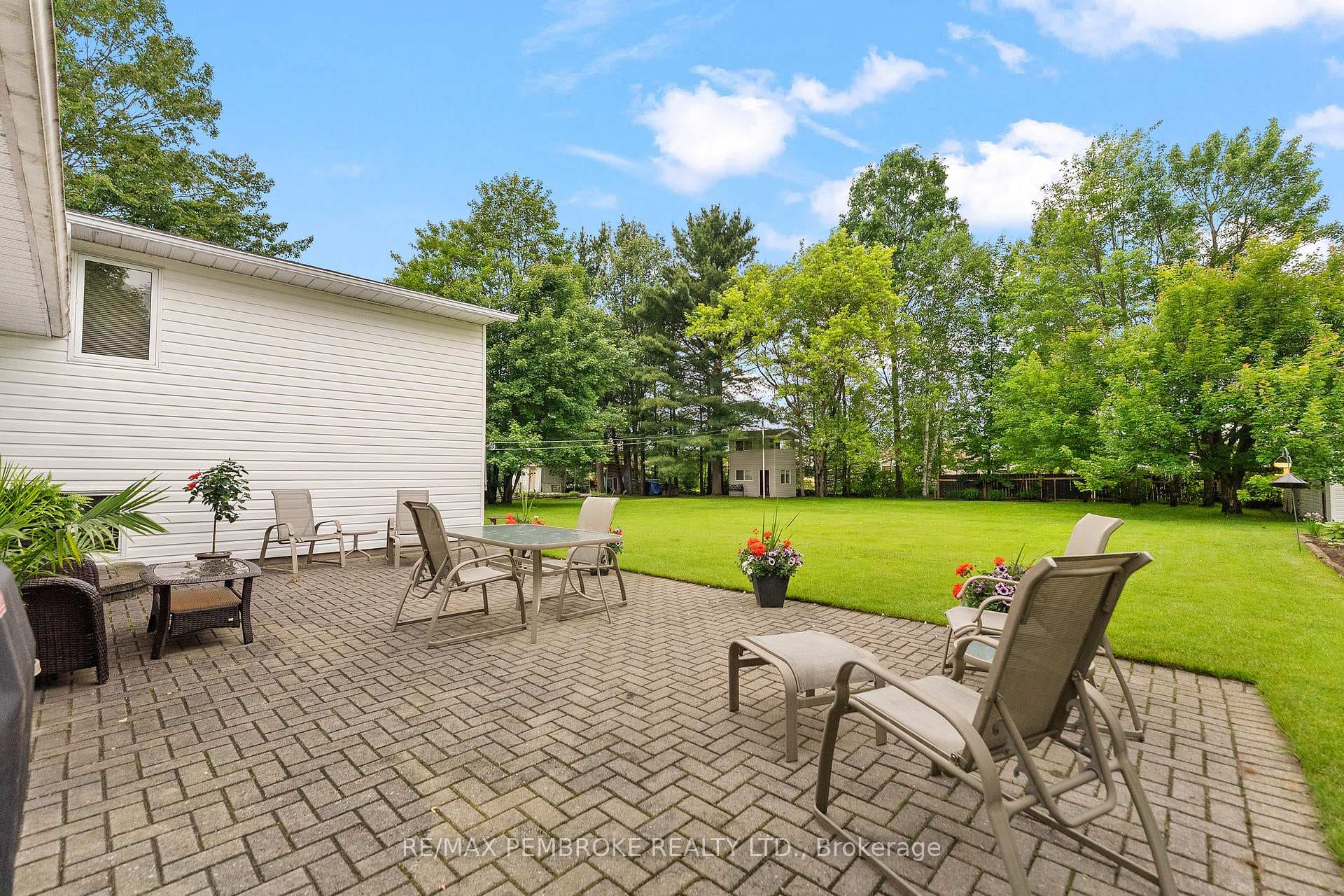 44 Ravenwood Crescent photo 38