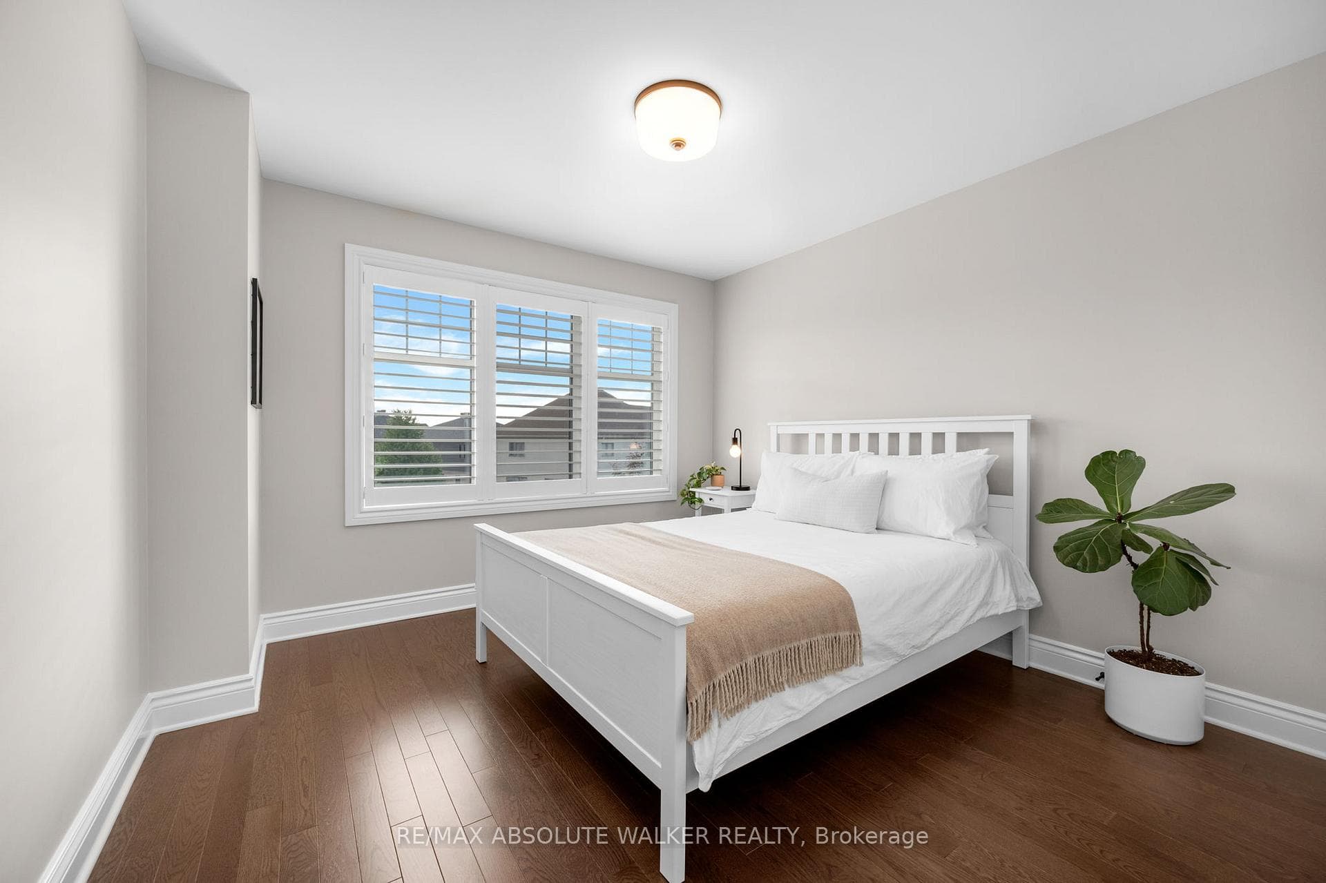 902 Percival Crescent photo 38