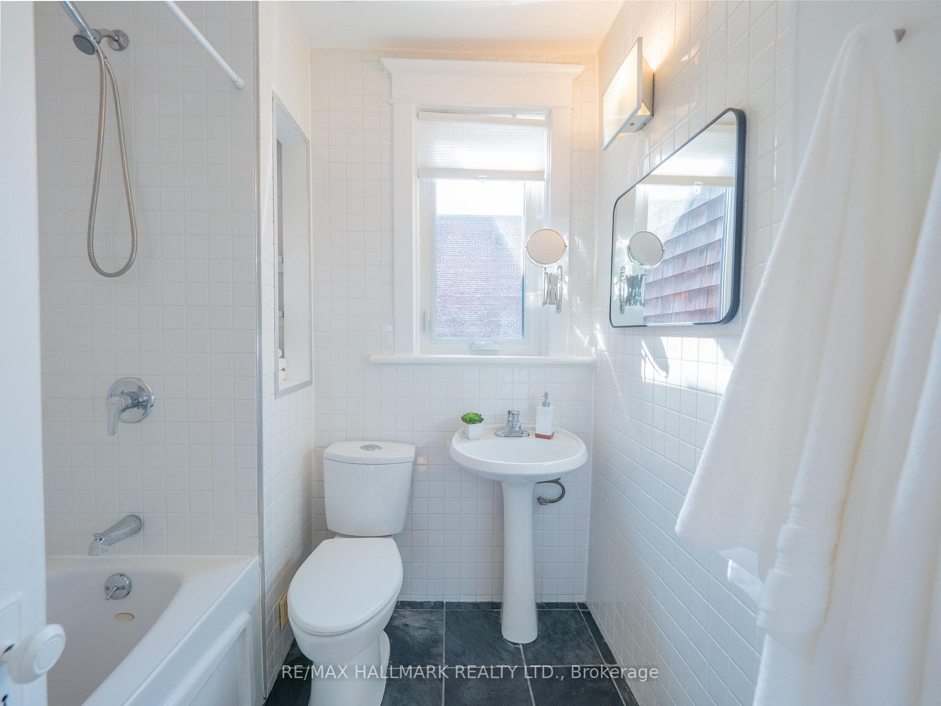55 Browning Avenue photo 24