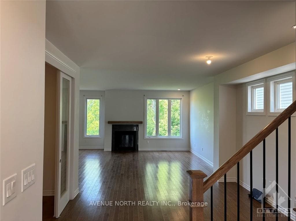 830 SNAP HOOK Crescent photo 17