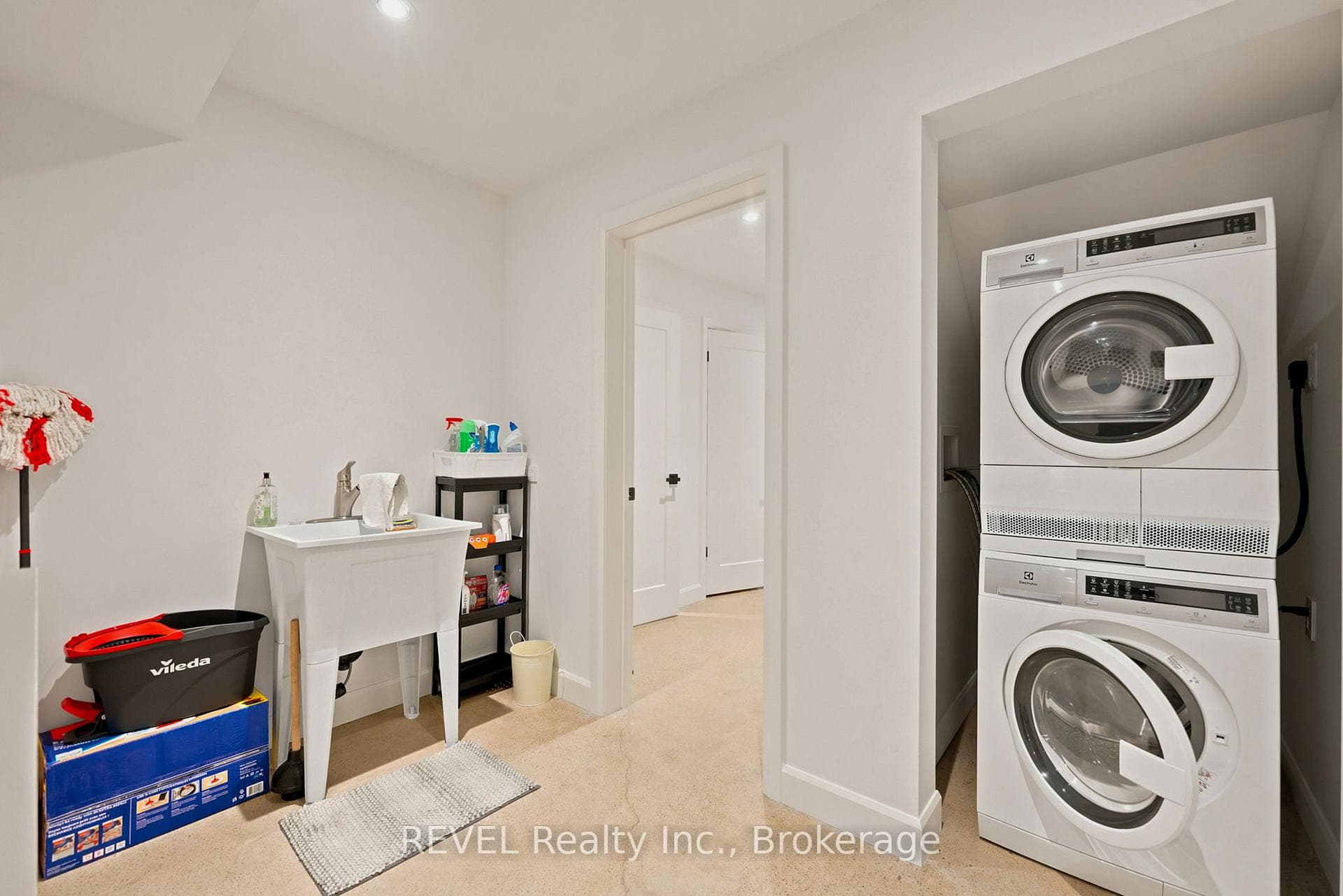 81 Mackenzie King Avenue photo 44
