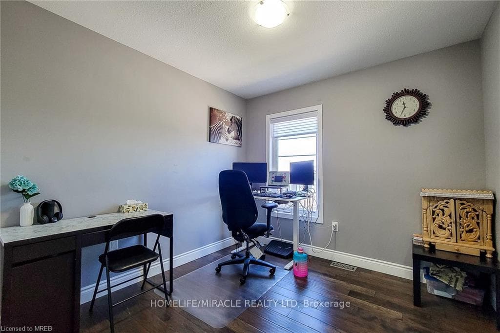 52 Crafter Crescent photo 32