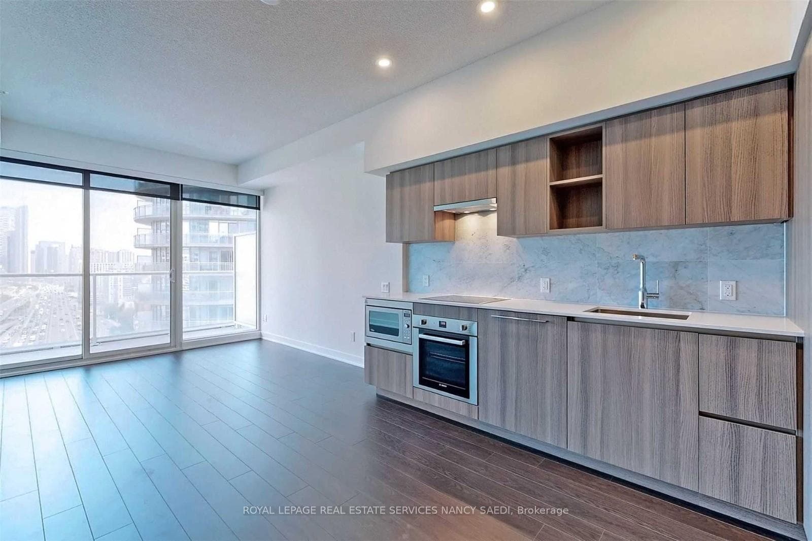 17 Bathurst Street Unit 4611 photo 4