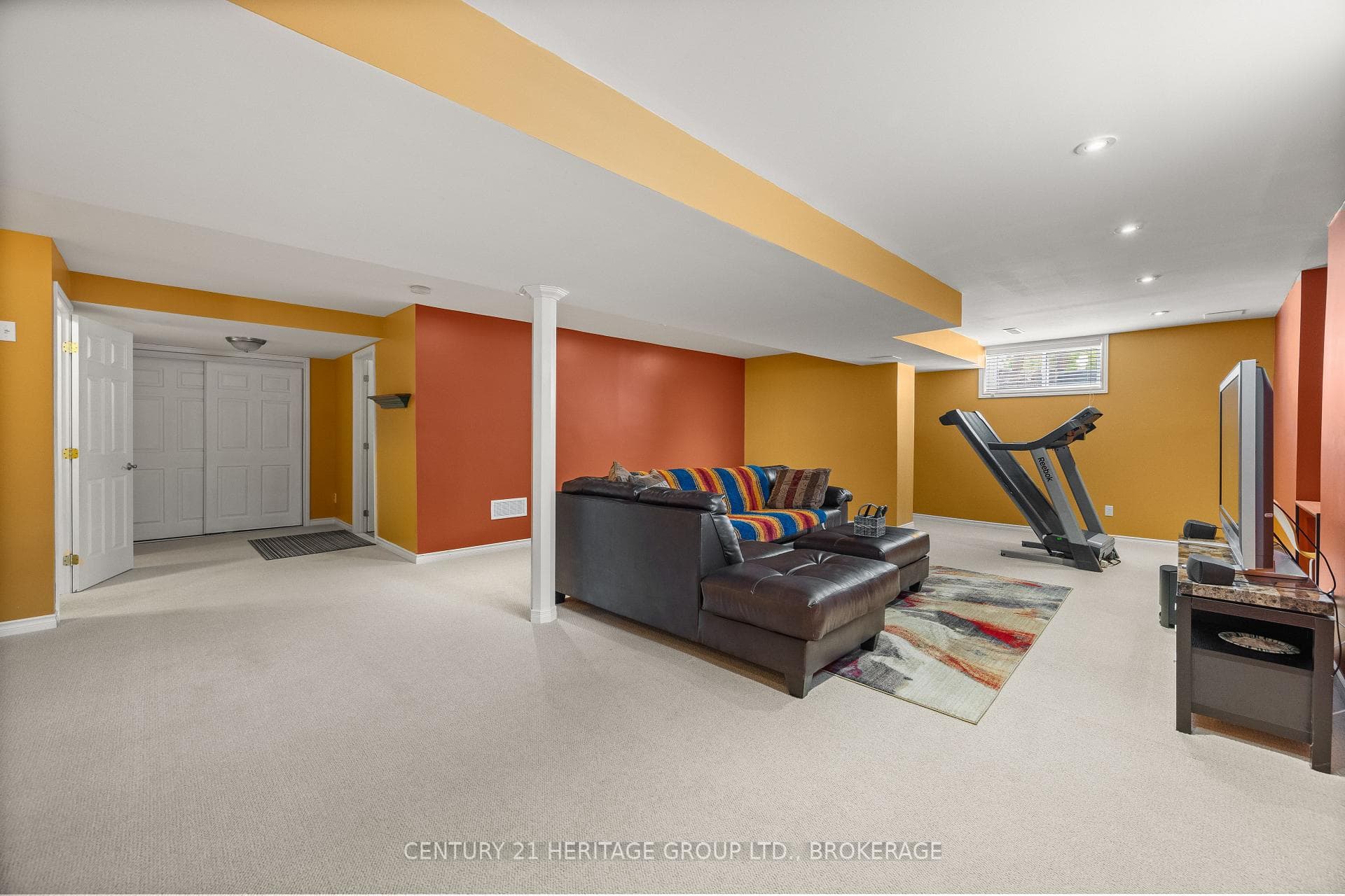 100 BRITANNIA Crescent photo 38