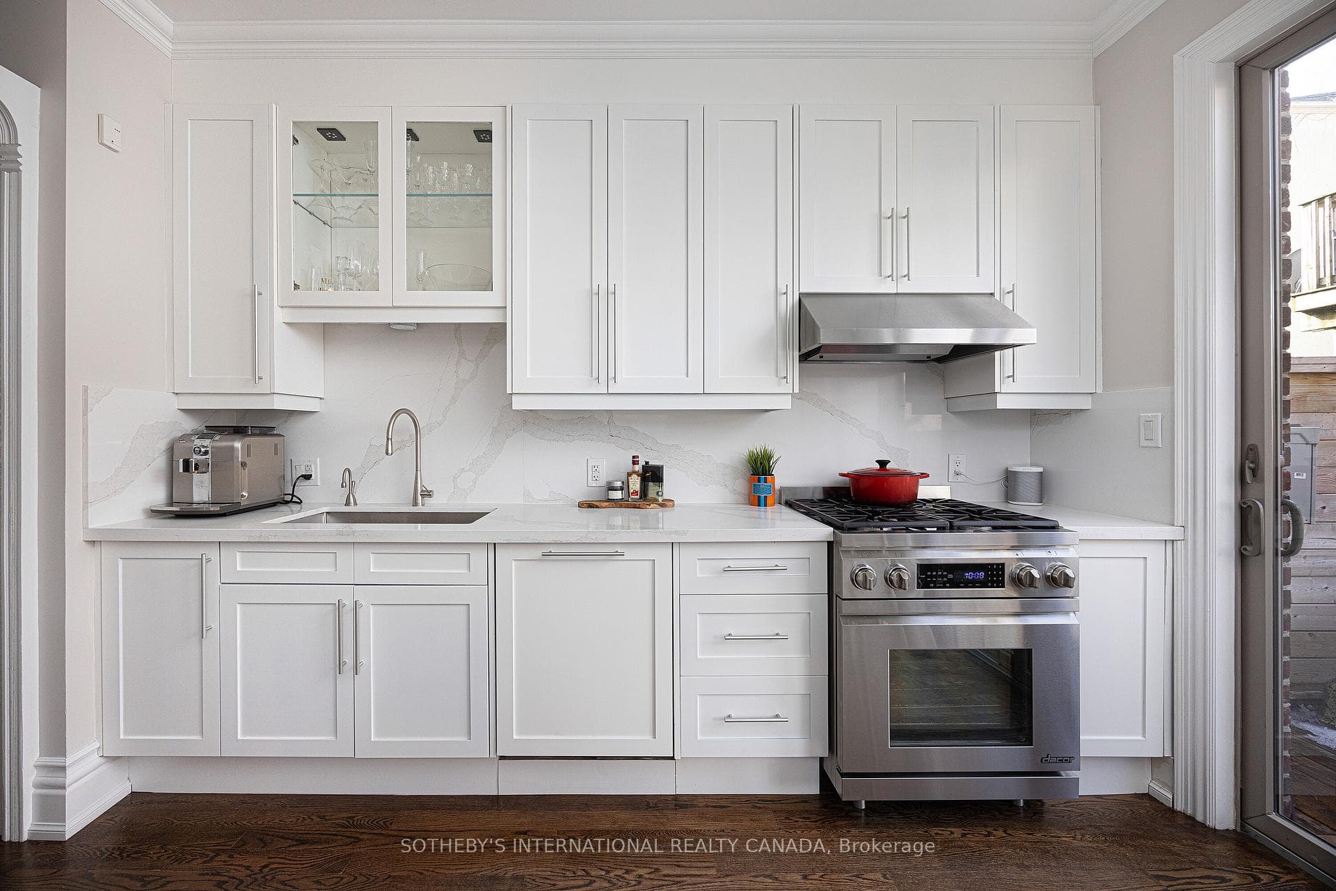 Quartz counters and backsplash