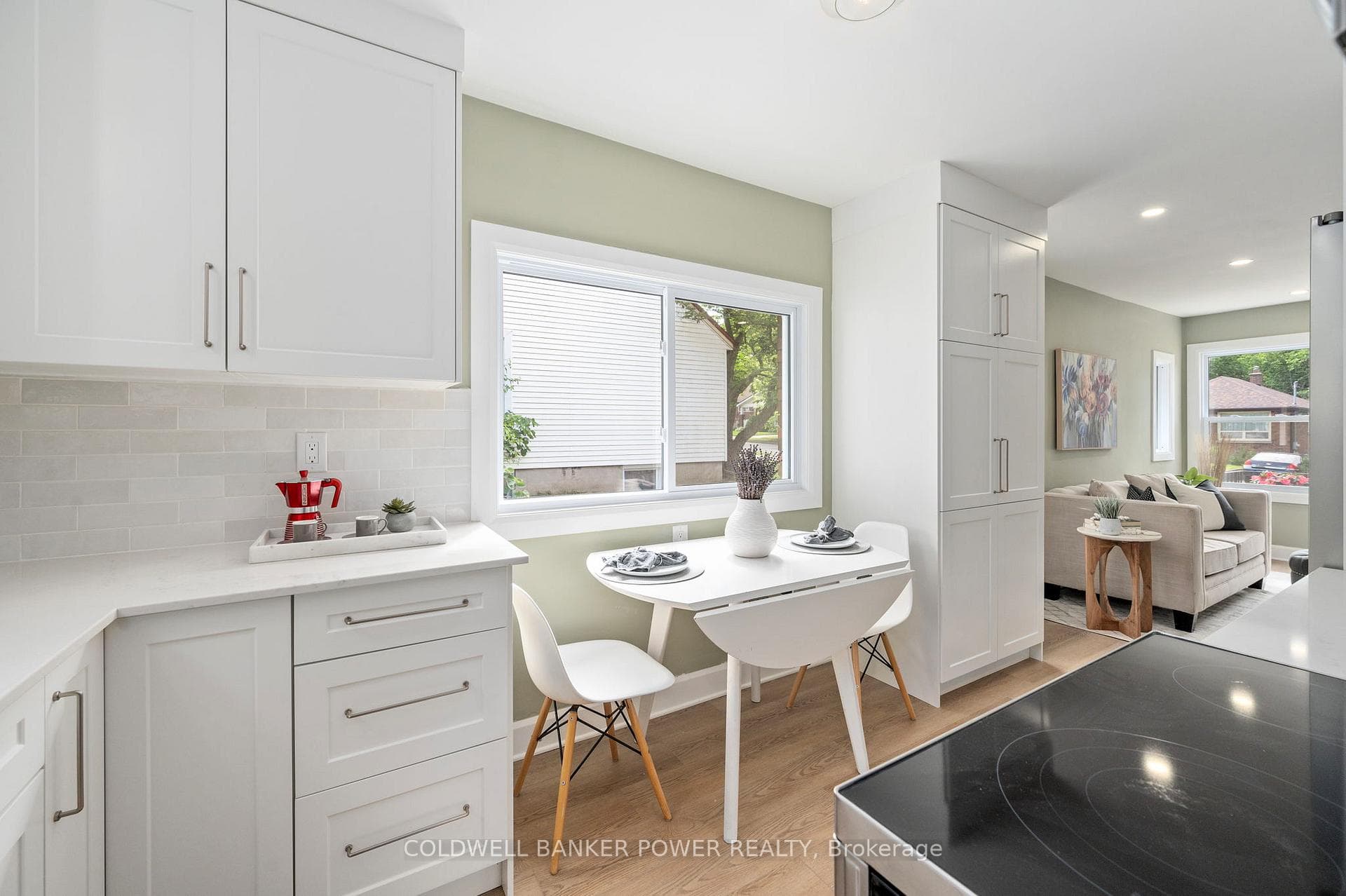 8 Eastman Avenue photo 10