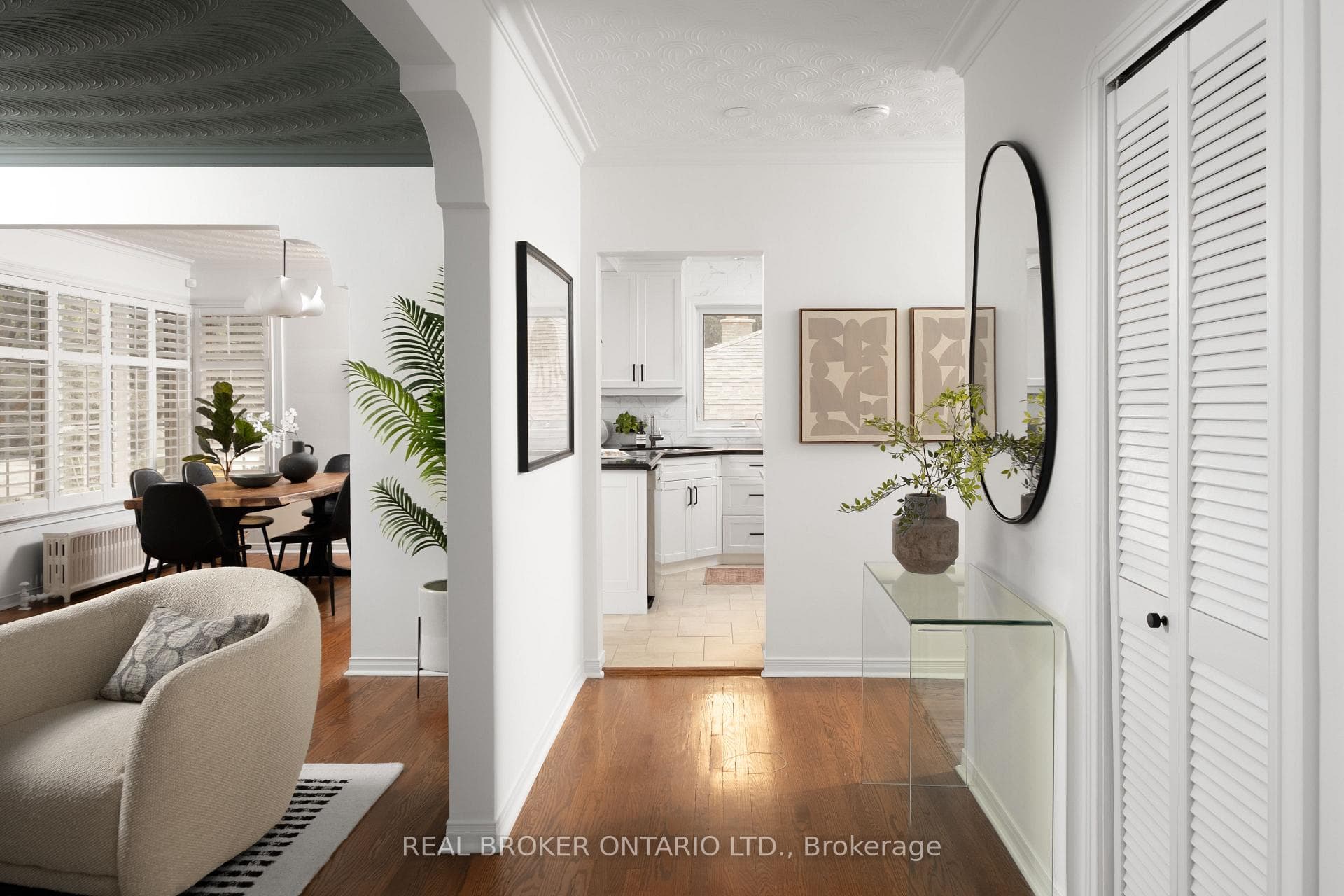 147 Thompson Avenue photo 8