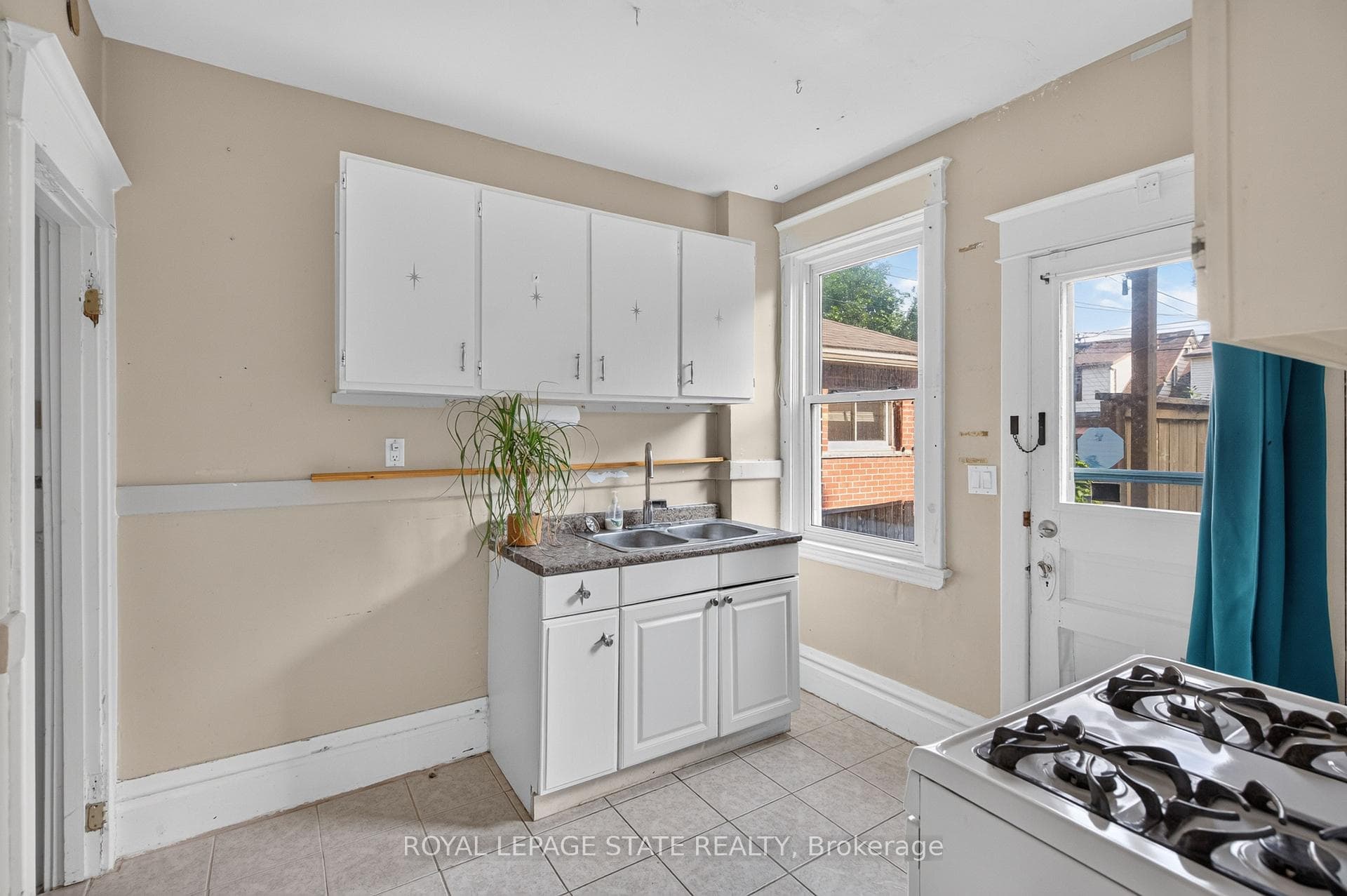 103 Rosemont Avenue photo 16