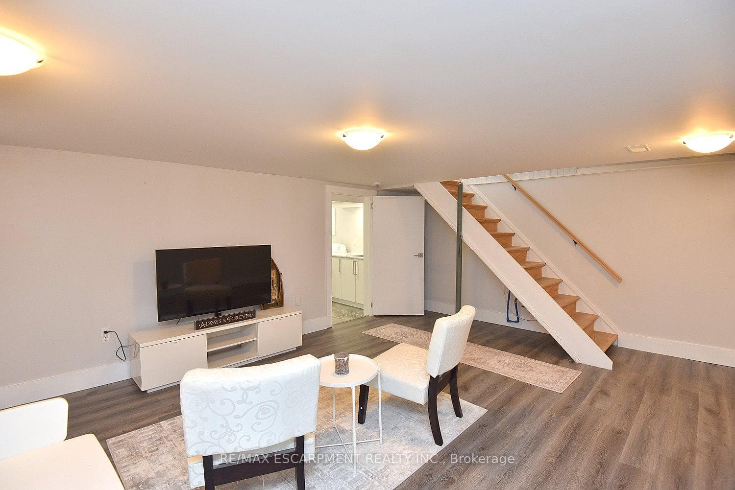 1091 Upper Wellington Street photo 26