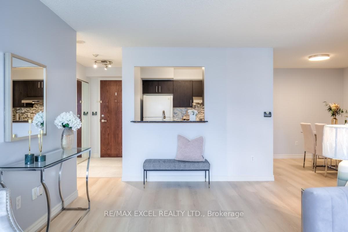 39 Pemberton Avenue Unit 208 photo 8