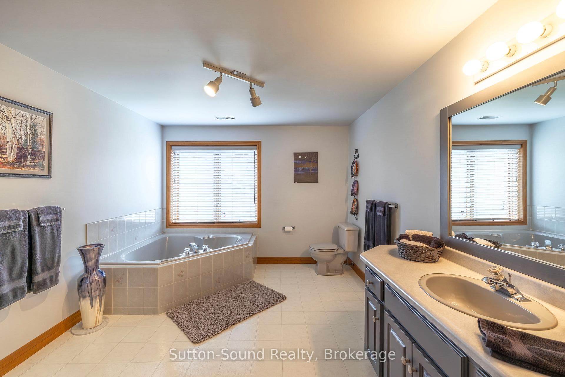 Second 4 piece bath
