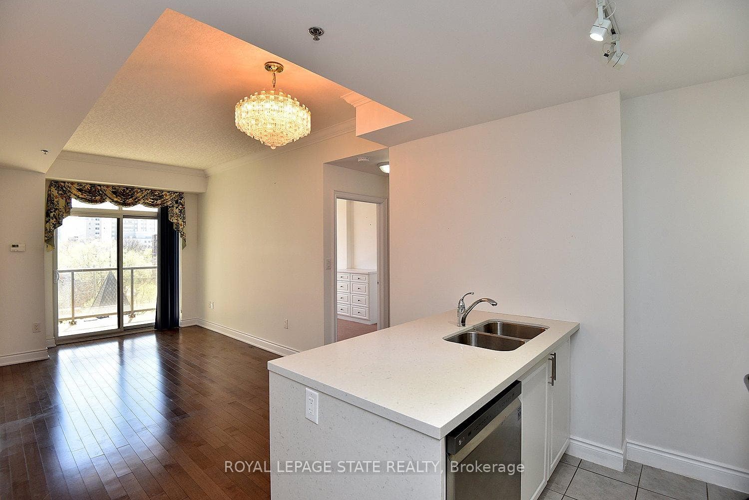 90 Charlton Avenue Unit 604 photo 17