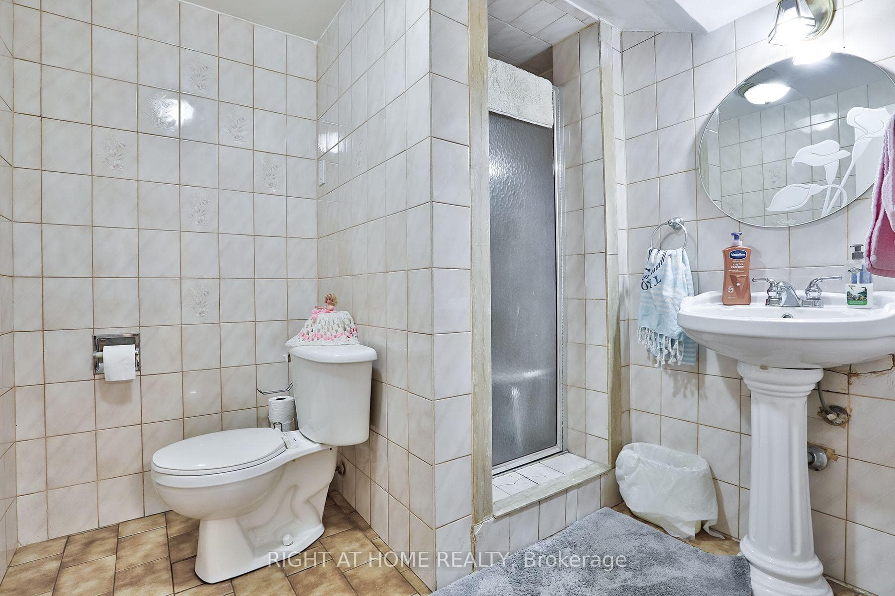 15 Tinton Crescent photo 12